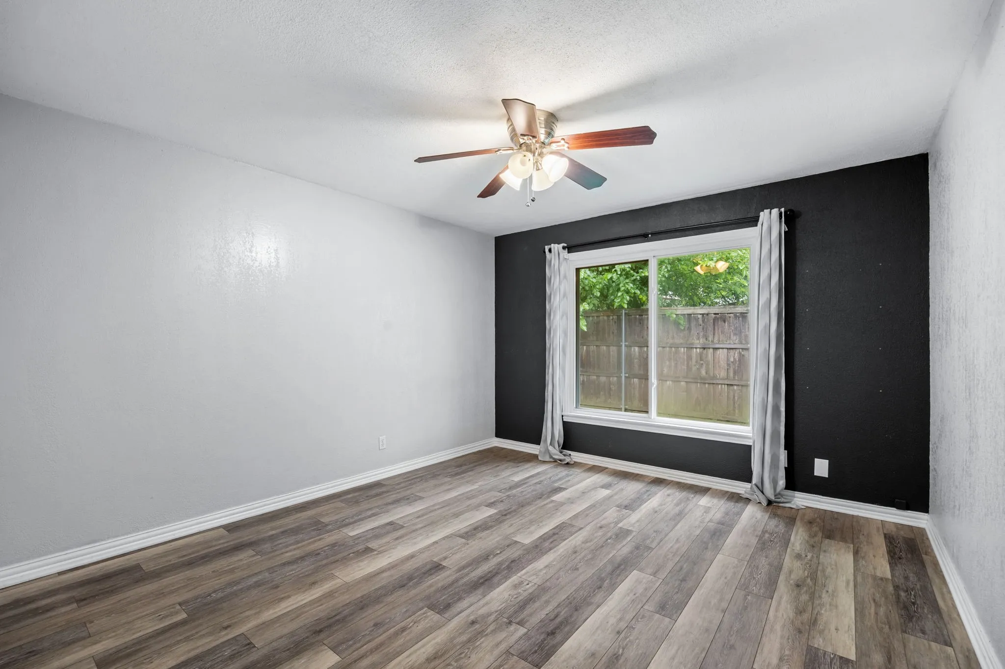 Single Family Residence For Sale in Denton County , 421 S 1st Street, Krum, Texas 76249, 3 Bedroom, 2 Bathroom, 1 Garage spaces, 1,384 Sqft, built in 1971, mls#21408356, Real Estate Agent in Krum, Homes For Sale in Denton county, Homes For Sale in Krum, Realtor in Krum Texas, Real Estate Brokerage Independent Realty Texas, Luminita Cordes Realtor