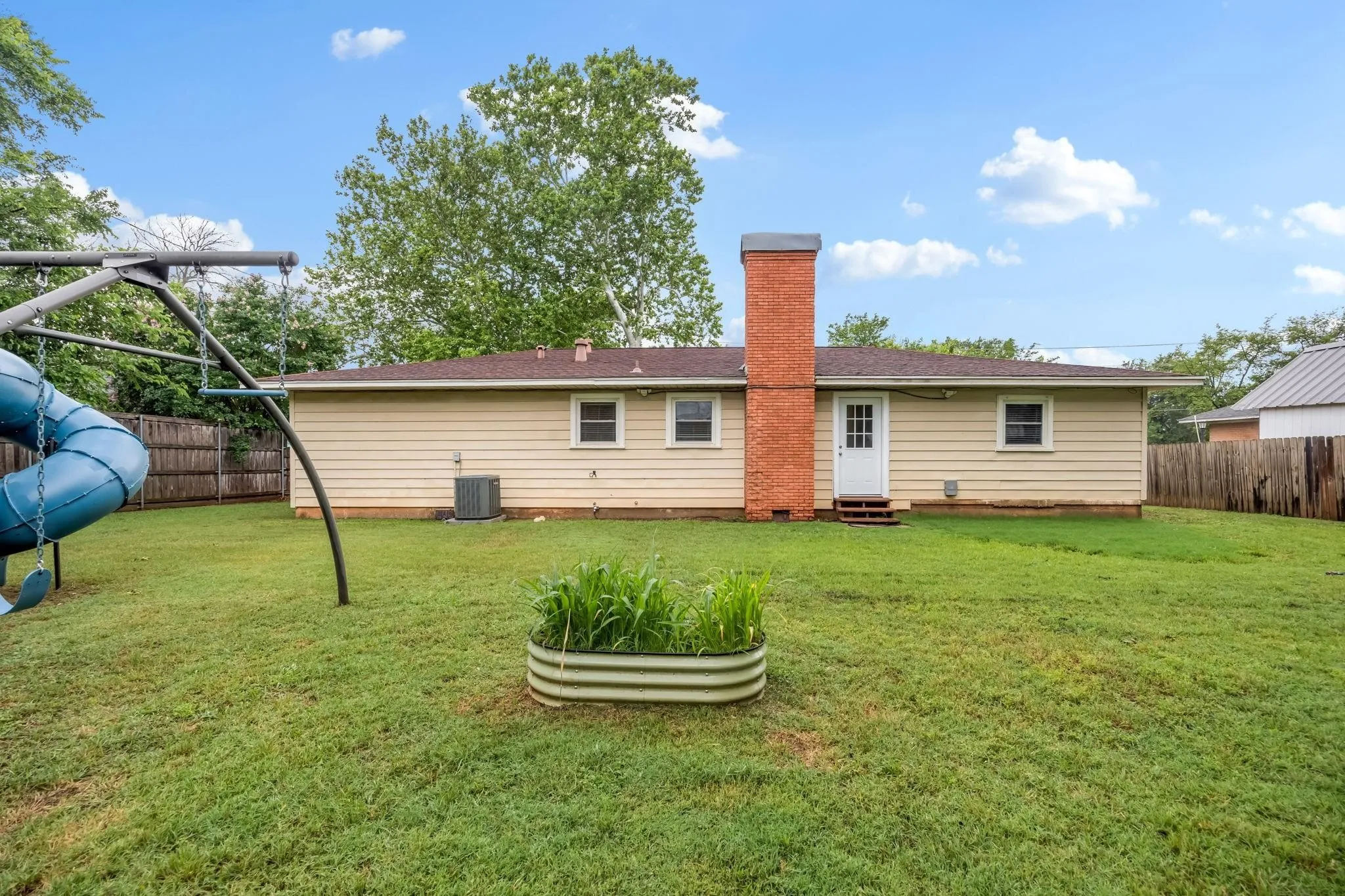 Single Family Residence For Sale in Denton County , 421 S 1st Street, Krum, Texas 76249, 3 Bedroom, 2 Bathroom, 1 Garage spaces, 1,384 Sqft, built in 1971, mls#21408356, Real Estate Agent in Krum, Homes For Sale in Denton county, Homes For Sale in Krum, Realtor in Krum Texas, Real Estate Brokerage Independent Realty Texas, Luminita Cordes Realtor