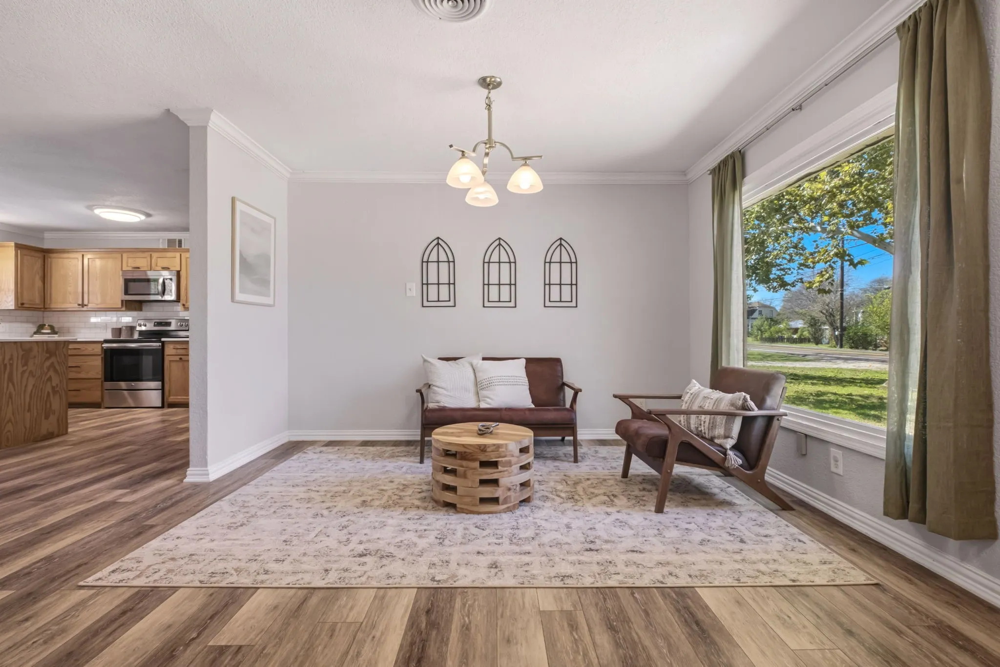 Single Family Residence For Sale in Denton County , 421 S 1st Street, Krum, Texas 76249, 3 Bedroom, 2 Bathroom, 1 Garage spaces, 1,384 Sqft, built in 1971, mls#21408356, Real Estate Agent in Krum, Homes For Sale in Denton county, Homes For Sale in Krum, Realtor in Krum Texas, Real Estate Brokerage Independent Realty Texas, Luminita Cordes Realtor