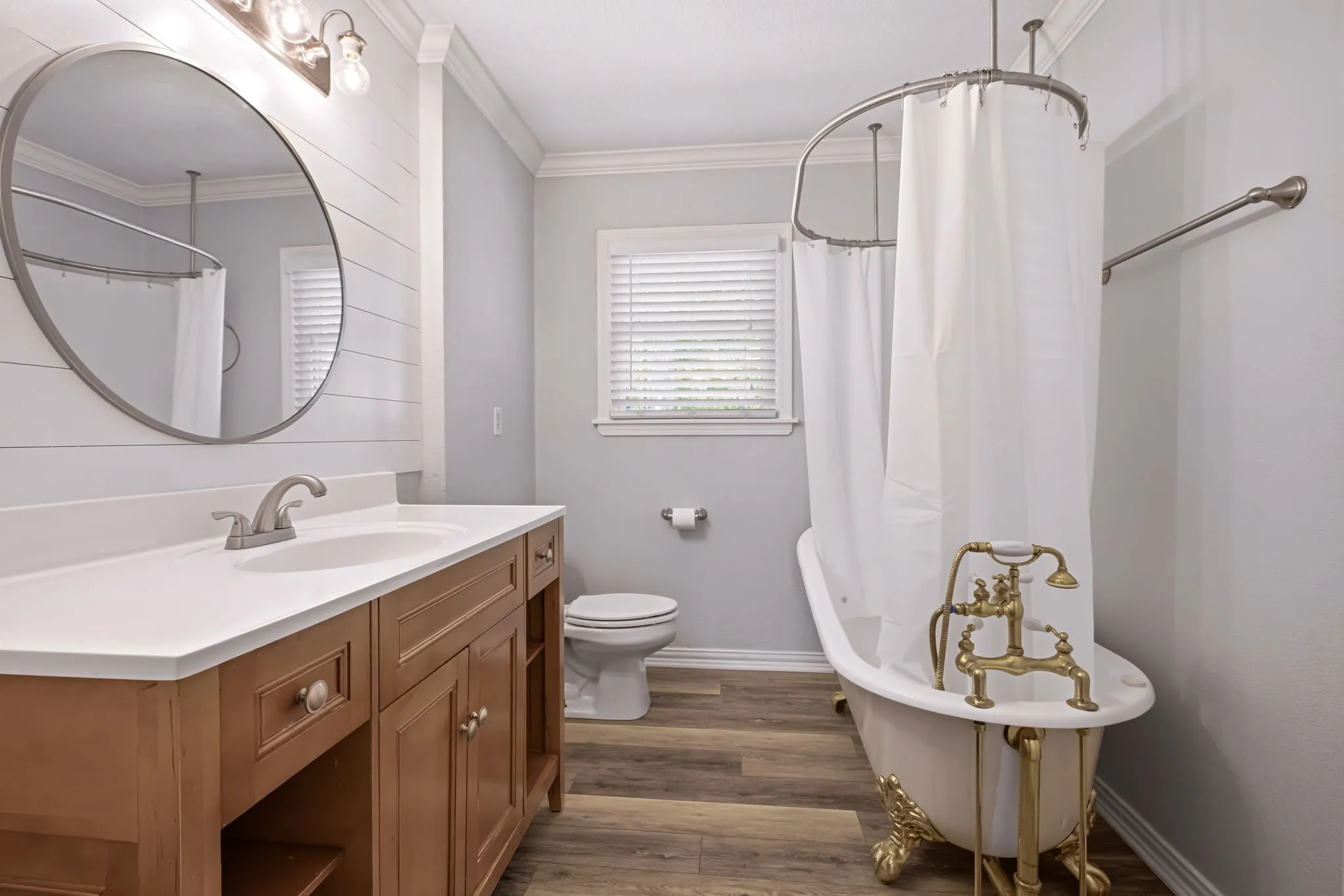 Single Family Residence For Sale in Denton County , 421 S 1st Street, Krum, Texas 76249, 3 Bedroom, 2 Bathroom, 1 Garage spaces, 1,384 Sqft, built in 1971, mls#21408356, Real Estate Agent in Krum, Homes For Sale in Denton county, Homes For Sale in Krum, Realtor in Krum Texas, Real Estate Brokerage Independent Realty Texas, Luminita Cordes Realtor