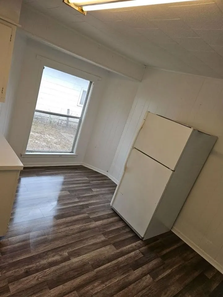 Single Family Residence For Rent in Red River (TX) County , 1104 S Columbia Street, Clarksville, Texas 75426, 3 Bedroom, 2 Bathroom, Garage spaces, 1,121 Sqft, built in 1938, mls#21409914, Real Estate Agent in Clarksville, Homes For Rent in Red River (TX) county, Homes For Rent in Clarksville, Realtor in Clarksville Texas, Real Estate Brokerage Independent Realty Texas, Luminita Cordes Realtor