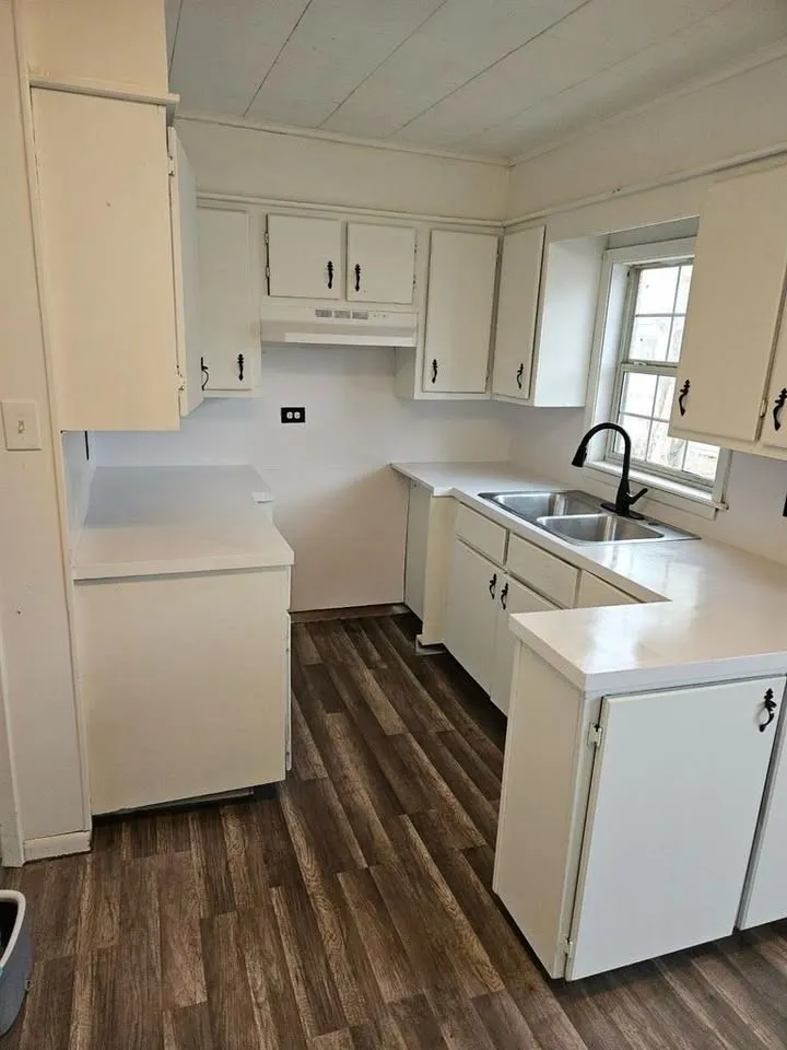 Single Family Residence For Rent in Red River (TX) County , 1104 S Columbia Street, Clarksville, Texas 75426, 3 Bedroom, 2 Bathroom, Garage spaces, 1,121 Sqft, built in 1938, mls#21409914, Real Estate Agent in Clarksville, Homes For Rent in Red River (TX) county, Homes For Rent in Clarksville, Realtor in Clarksville Texas, Real Estate Brokerage Independent Realty Texas, Luminita Cordes Realtor