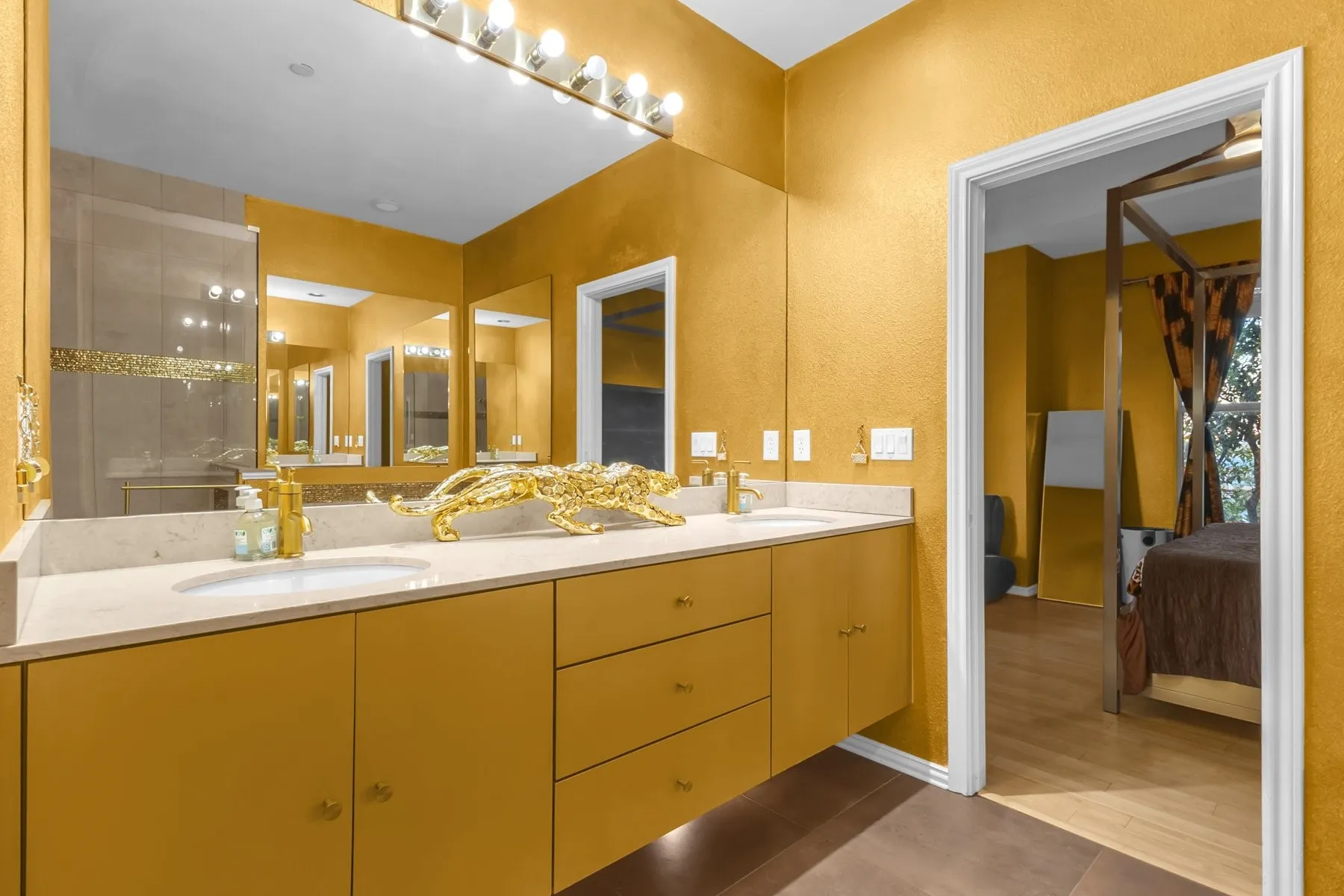 Primary bath with dual undermount sinks, floating vanity and large mirror