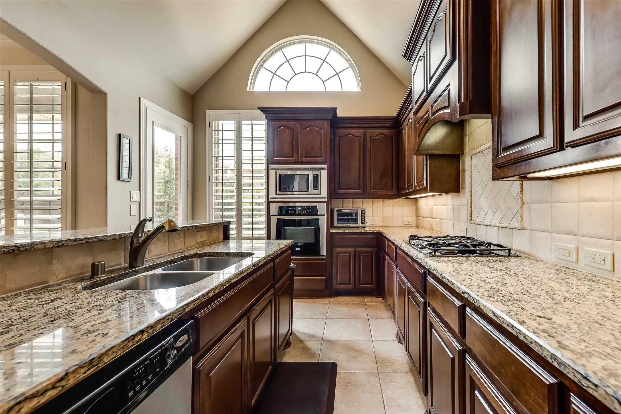 Single Family Residence For Rent in Denton County , 2501 Lady Viviane Lane, Lewisville, Texas 75056, 3 Bedroom, 2 Bathroom, 2 Garage spaces, 2,150 Sqft, built in 2008, mls#21409916, Real Estate Agent in Lewisville, Homes For Rent in Denton county, Homes For Rent in Lewisville, Realtor in Lewisville Texas, Real Estate Brokerage Independent Realty Texas, Luminita Cordes Realtor