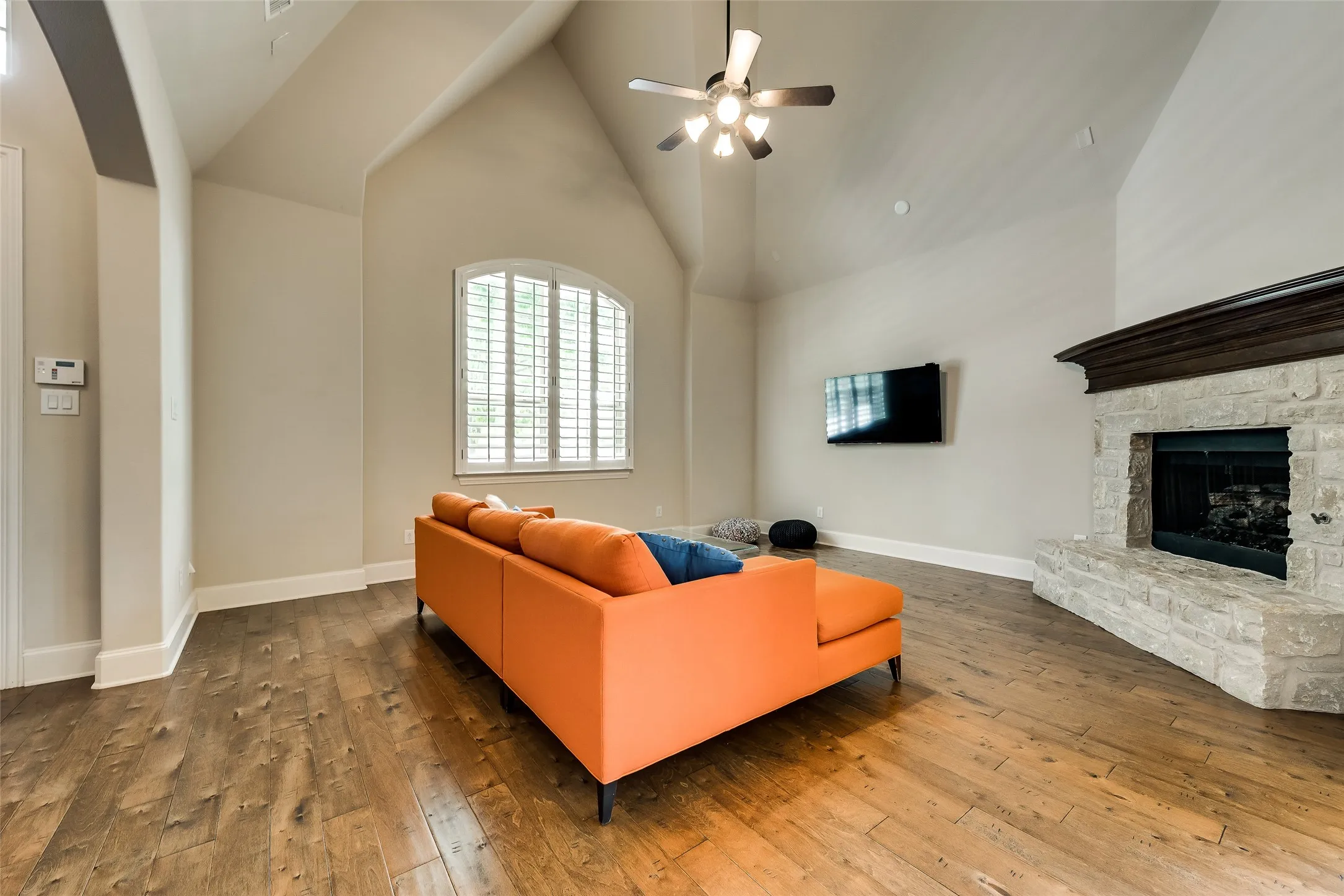 Single Family Residence For Rent in Denton County , 2501 Lady Viviane Lane, Lewisville, Texas 75056, 3 Bedroom, 2 Bathroom, 2 Garage spaces, 2,150 Sqft, built in 2008, mls#21409916, Real Estate Agent in Lewisville, Homes For Rent in Denton county, Homes For Rent in Lewisville, Realtor in Lewisville Texas, Real Estate Brokerage Independent Realty Texas, Luminita Cordes Realtor