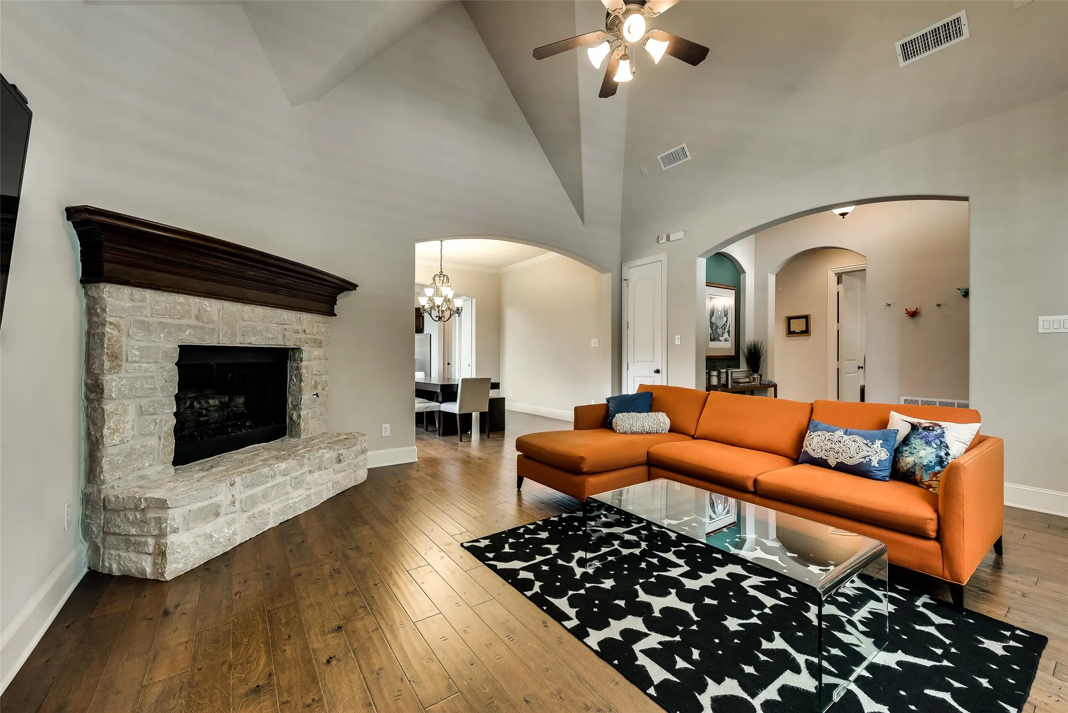 Single Family Residence For Rent in Denton County , 2501 Lady Viviane Lane, Lewisville, Texas 75056, 3 Bedroom, 2 Bathroom, 2 Garage spaces, 2,150 Sqft, built in 2008, mls#21409916, Real Estate Agent in Lewisville, Homes For Rent in Denton county, Homes For Rent in Lewisville, Realtor in Lewisville Texas, Real Estate Brokerage Independent Realty Texas, Luminita Cordes Realtor