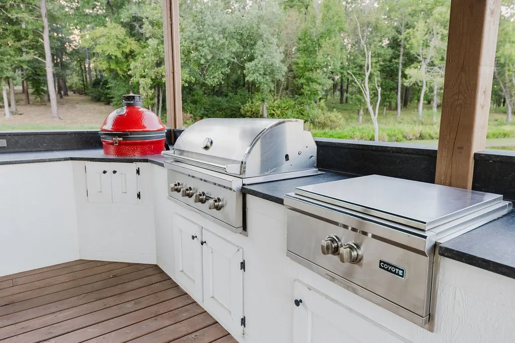 Outdoor Kitchen