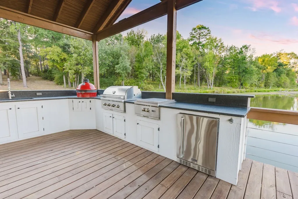 Outdoor Kitchen