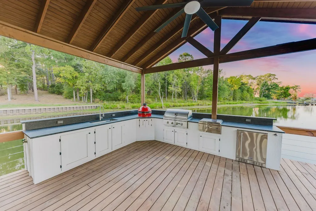 Outdoor Kitchen