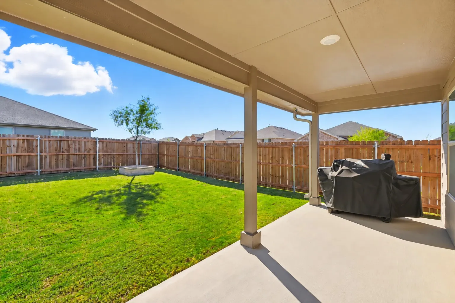 Covered patio with recessed lighting, concrete flooring, and support columns