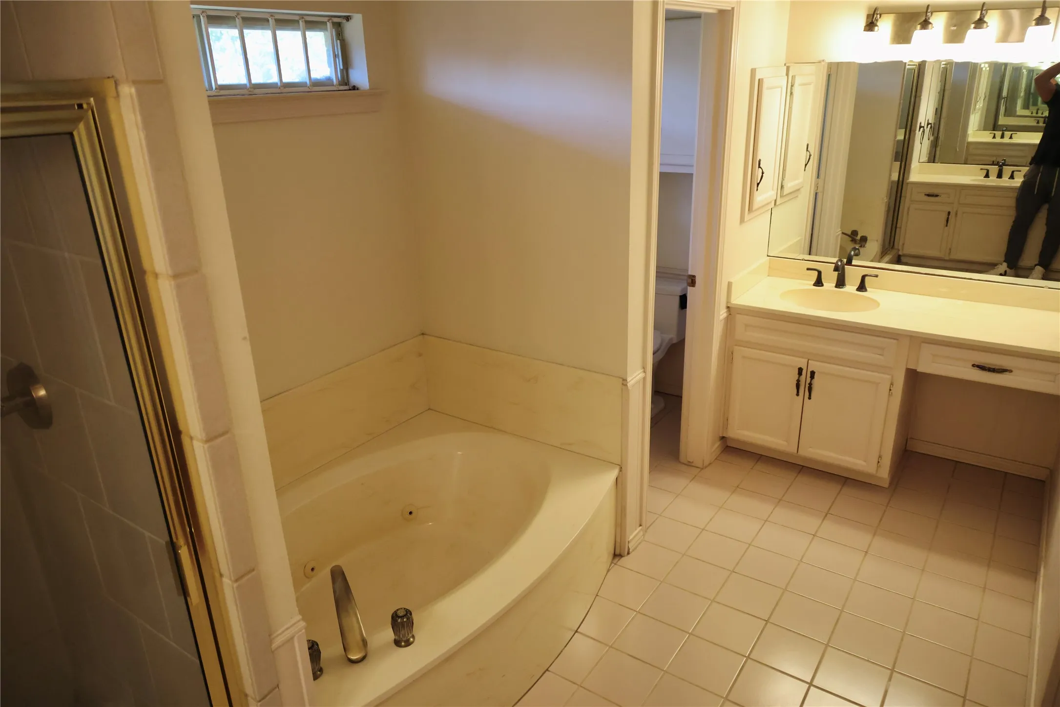 Single Family Residence For Sale in Collin County , 2206 Morning Glory Drive, Richardson, Texas 75082, 3 Bedroom, 2 Bathroom, 2 Garage spaces, 2,203 Sqft, built in 1986, mls#21408858, Real Estate Agent in Richardson, Homes For Sale in Collin county, Homes For Sale in Richardson, Realtor in Richardson Texas, Real Estate Brokerage Independent Realty Texas, Luminita Cordes Realtor
