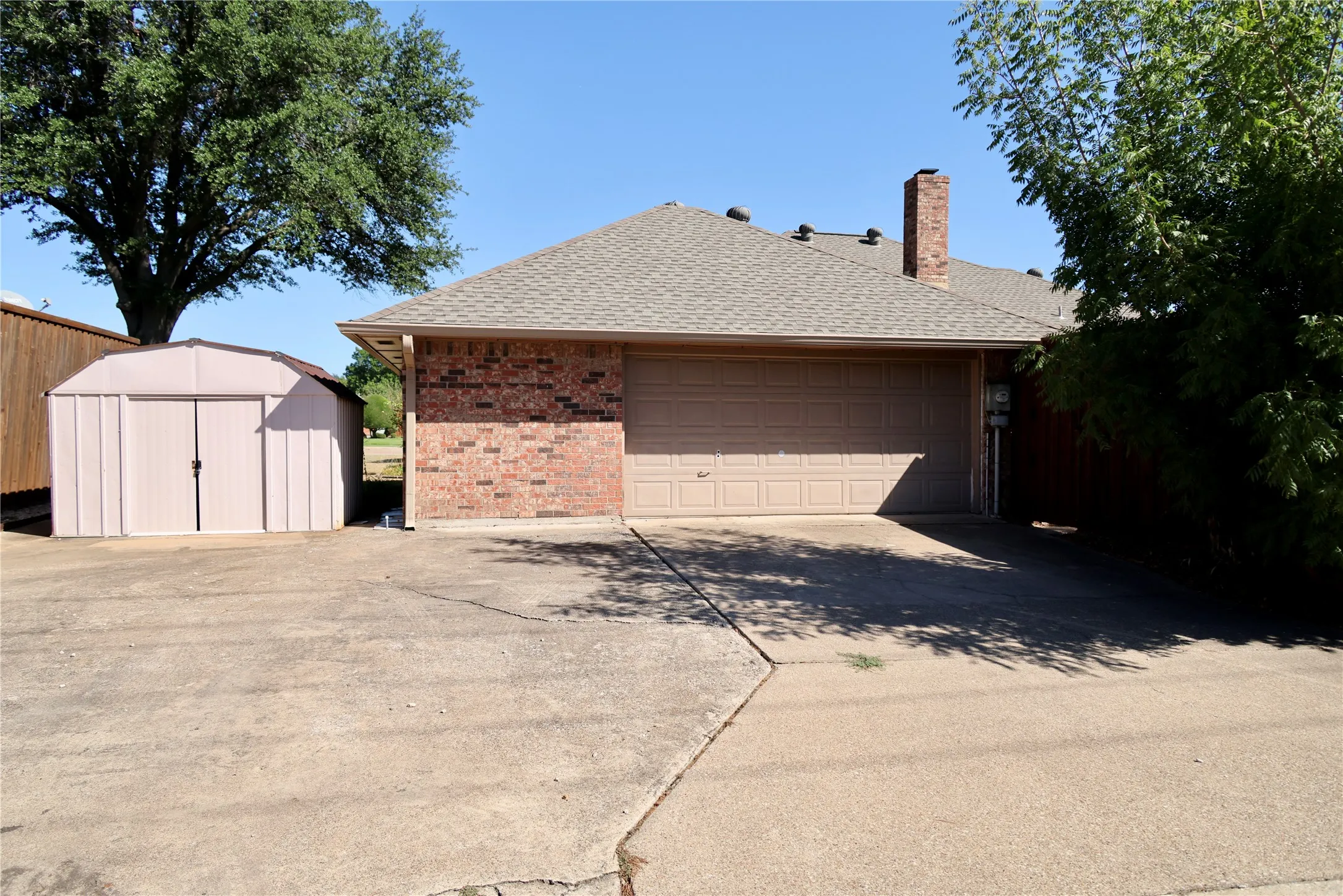 Single Family Residence For Sale in Collin County , 2206 Morning Glory Drive, Richardson, Texas 75082, 3 Bedroom, 2 Bathroom, 2 Garage spaces, 2,203 Sqft, built in 1986, mls#21408858, Real Estate Agent in Richardson, Homes For Sale in Collin county, Homes For Sale in Richardson, Realtor in Richardson Texas, Real Estate Brokerage Independent Realty Texas, Luminita Cordes Realtor