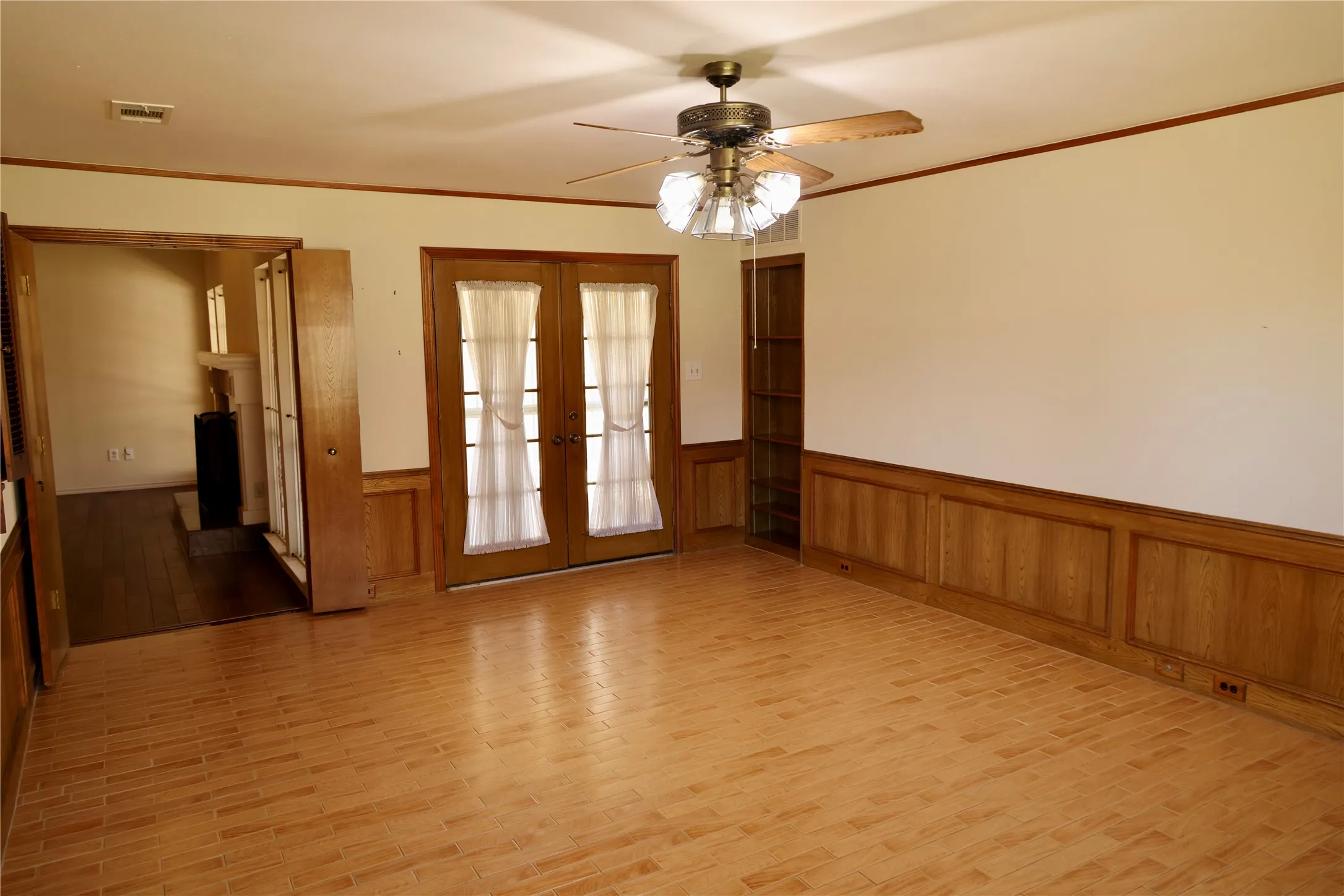 Single Family Residence For Sale in Collin County , 2206 Morning Glory Drive, Richardson, Texas 75082, 3 Bedroom, 2 Bathroom, 2 Garage spaces, 2,203 Sqft, built in 1986, mls#21408858, Real Estate Agent in Richardson, Homes For Sale in Collin county, Homes For Sale in Richardson, Realtor in Richardson Texas, Real Estate Brokerage Independent Realty Texas, Luminita Cordes Realtor