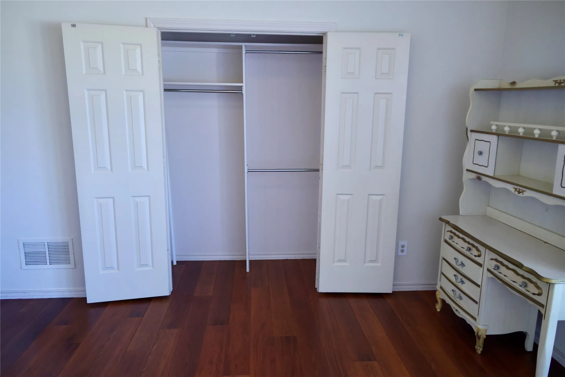 Single Family Residence For Sale in Collin County , 2206 Morning Glory Drive, Richardson, Texas 75082, 3 Bedroom, 2 Bathroom, 2 Garage spaces, 2,203 Sqft, built in 1986, mls#21408858, Real Estate Agent in Richardson, Homes For Sale in Collin county, Homes For Sale in Richardson, Realtor in Richardson Texas, Real Estate Brokerage Independent Realty Texas, Luminita Cordes Realtor
