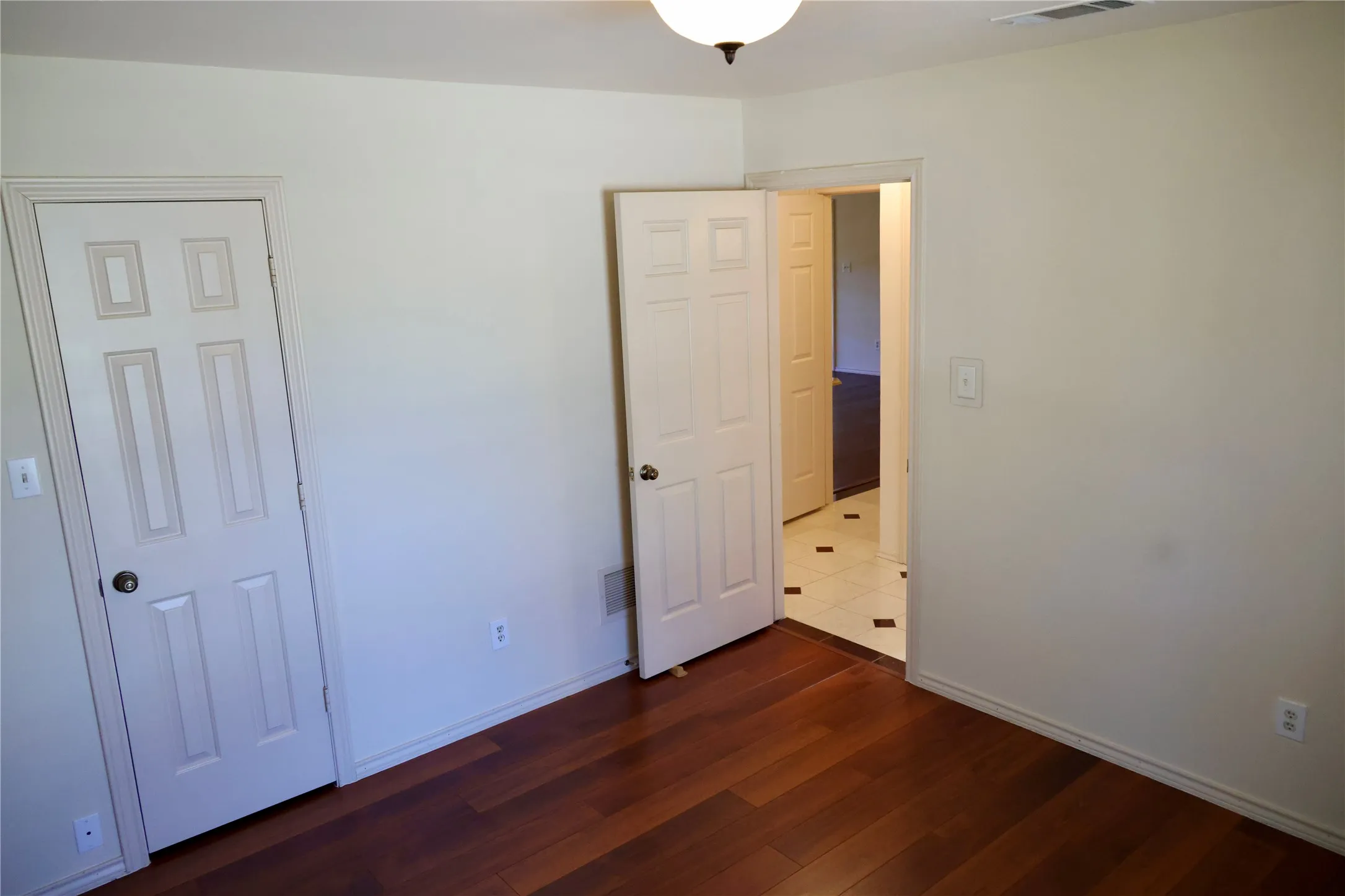 Single Family Residence For Sale in Collin County , 2206 Morning Glory Drive, Richardson, Texas 75082, 3 Bedroom, 2 Bathroom, 2 Garage spaces, 2,203 Sqft, built in 1986, mls#21408858, Real Estate Agent in Richardson, Homes For Sale in Collin county, Homes For Sale in Richardson, Realtor in Richardson Texas, Real Estate Brokerage Independent Realty Texas, Luminita Cordes Realtor
