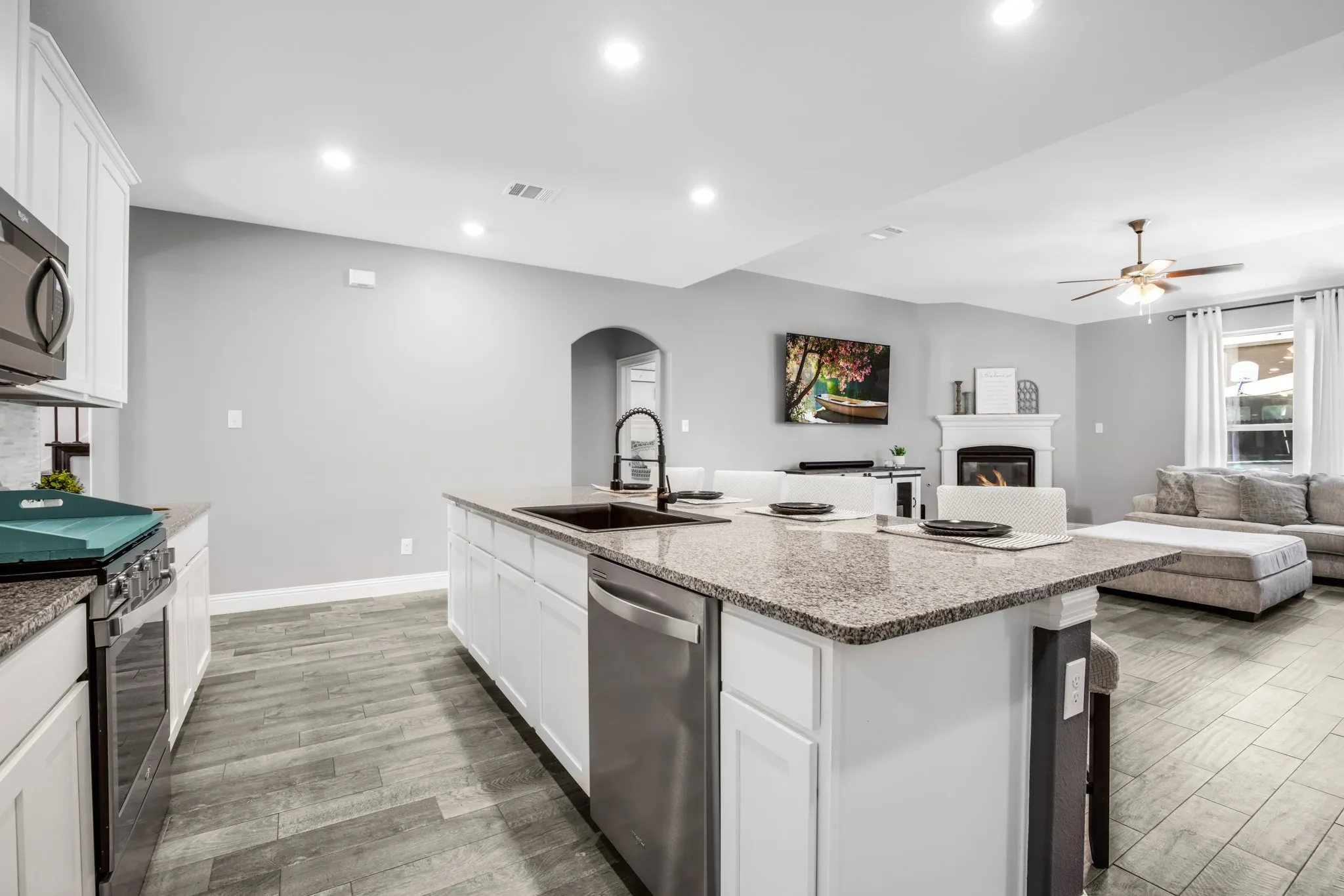 Single Family Residence For Rent in Denton County , 2801 Cerro Ranch Road, Aubrey, Texas 76227, 5 Bedroom, 4 Bathroom, 2 Garage spaces, 3,249 Sqft, built in 2019, mls#21407791, Real Estate Agent in Aubrey, Homes For Rent in Denton county, Homes For Rent in Aubrey, Realtor in Aubrey Texas, Real Estate Brokerage Independent Realty Texas, Luminita Cordes Realtor