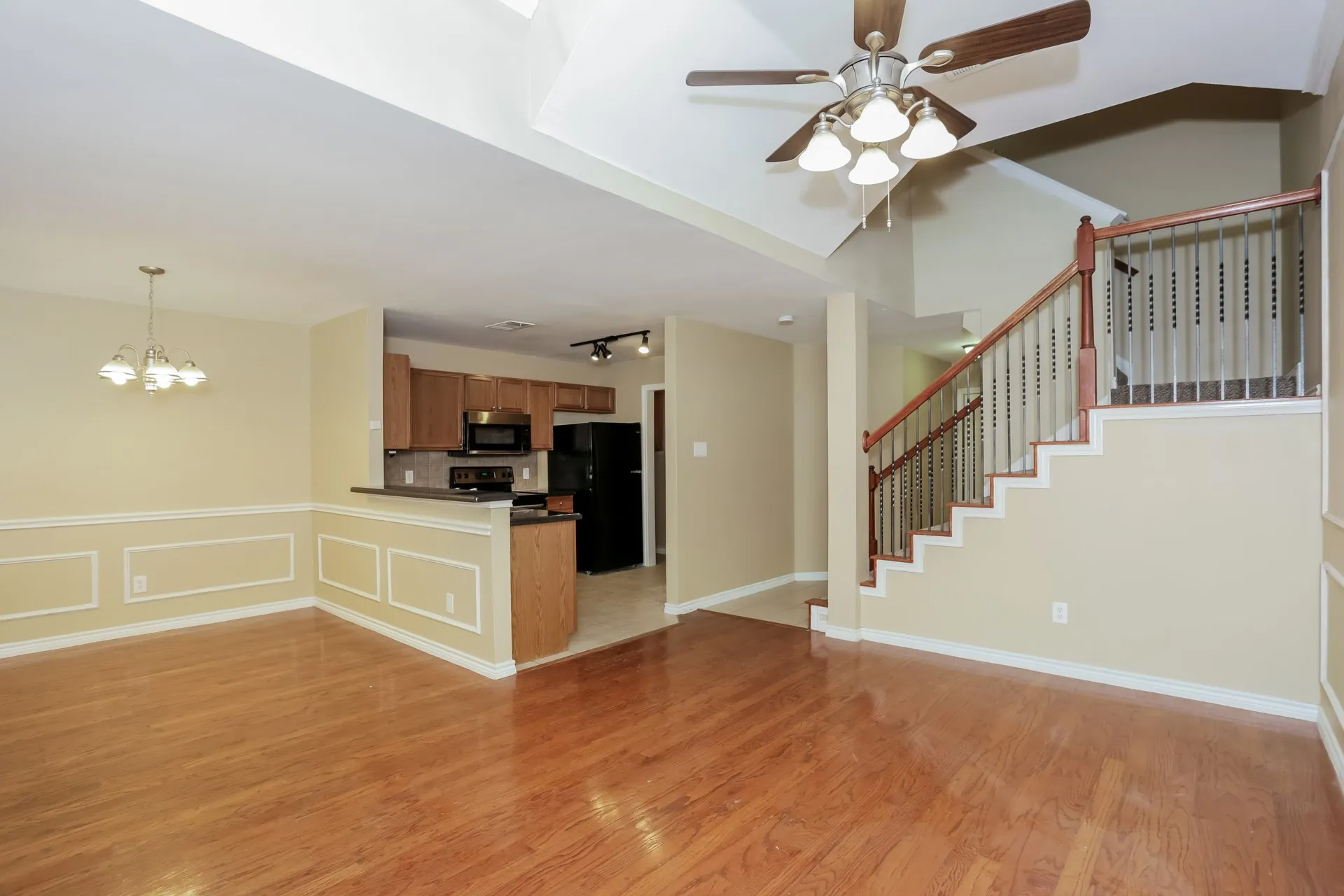 Single Family Residence For Rent in Tarrant County , 3966 Oceanside Drive, Euless, Texas 76040, 3 Bedroom, 3 Bathroom, 1 Garage spaces, 1,756 Sqft, built in 2004, mls#21409935, Real Estate Agent in Euless, Homes For Rent in Tarrant county, Homes For Rent in Euless, Realtor in Euless Texas, Real Estate Brokerage Independent Realty Texas, Luminita Cordes Realtor