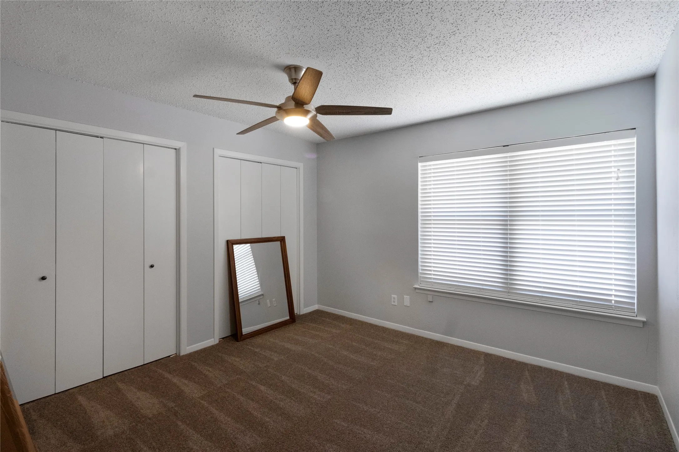 Townhouse For Sale in Dallas County , 2902 Country Place Circle, Carrollton, Texas 75006, 2 Bedroom, 3 Bathroom, 2 Garage spaces, 1,699 Sqft, built in 1972, mls#21408488, Real Estate Agent in Carrollton, Homes For Sale in Dallas county, Homes For Sale in Carrollton, Realtor in Carrollton Texas, Real Estate Brokerage Independent Realty Texas, Luminita Cordes Realtor