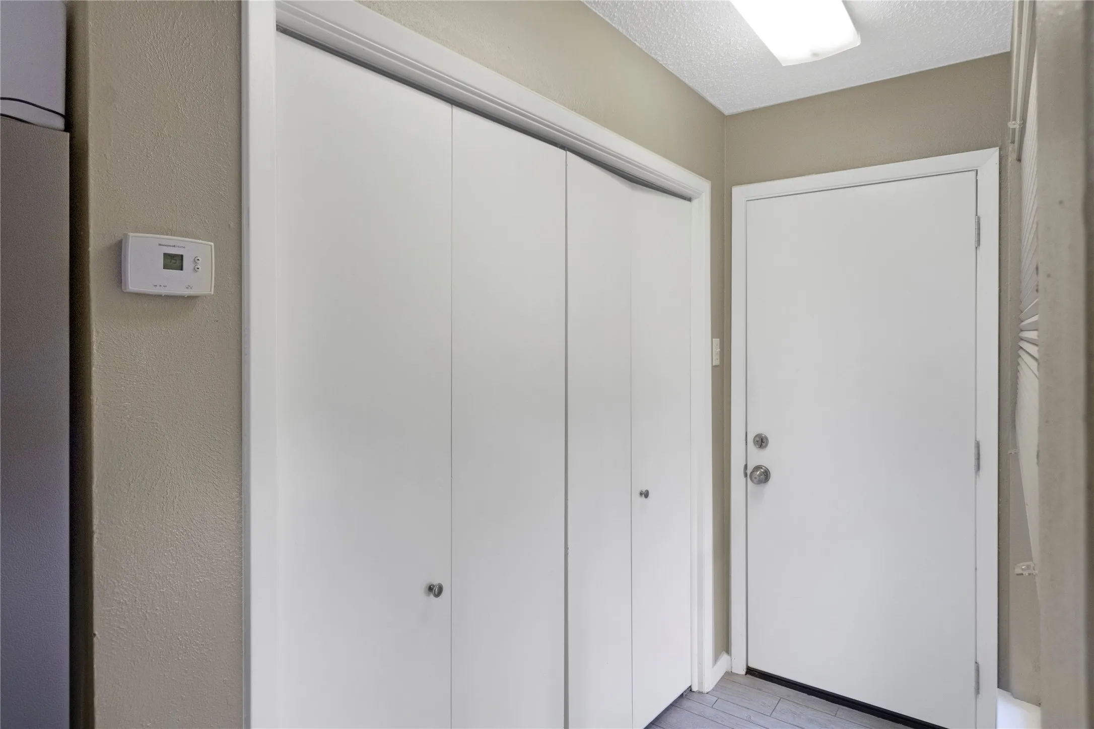 Townhouse For Sale in Dallas County , 2902 Country Place Circle, Carrollton, Texas 75006, 2 Bedroom, 3 Bathroom, 2 Garage spaces, 1,699 Sqft, built in 1972, mls#21408488, Real Estate Agent in Carrollton, Homes For Sale in Dallas county, Homes For Sale in Carrollton, Realtor in Carrollton Texas, Real Estate Brokerage Independent Realty Texas, Luminita Cordes Realtor