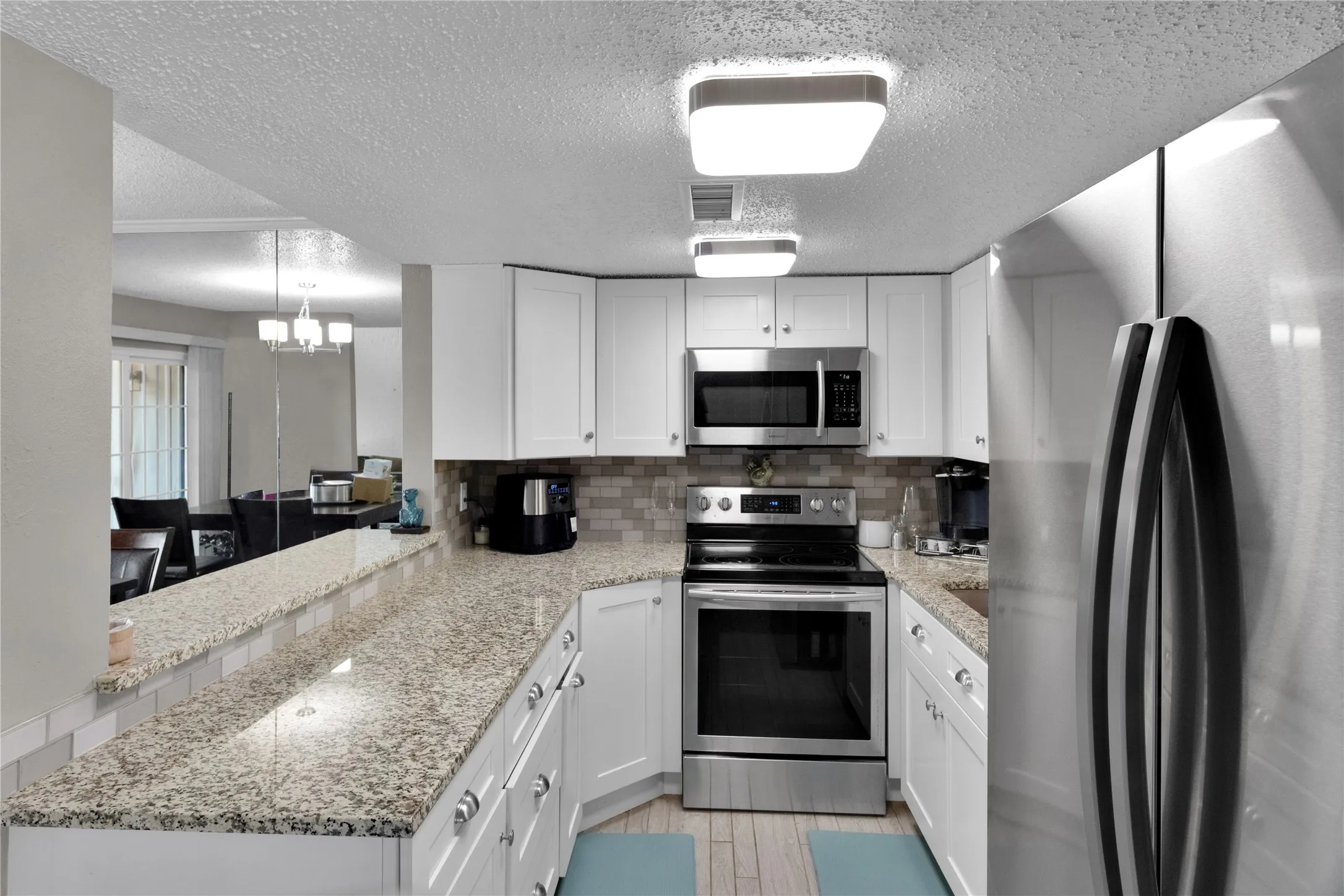 Townhouse For Sale in Dallas County , 2902 Country Place Circle, Carrollton, Texas 75006, 2 Bedroom, 3 Bathroom, 2 Garage spaces, 1,699 Sqft, built in 1972, mls#21408488, Real Estate Agent in Carrollton, Homes For Sale in Dallas county, Homes For Sale in Carrollton, Realtor in Carrollton Texas, Real Estate Brokerage Independent Realty Texas, Luminita Cordes Realtor