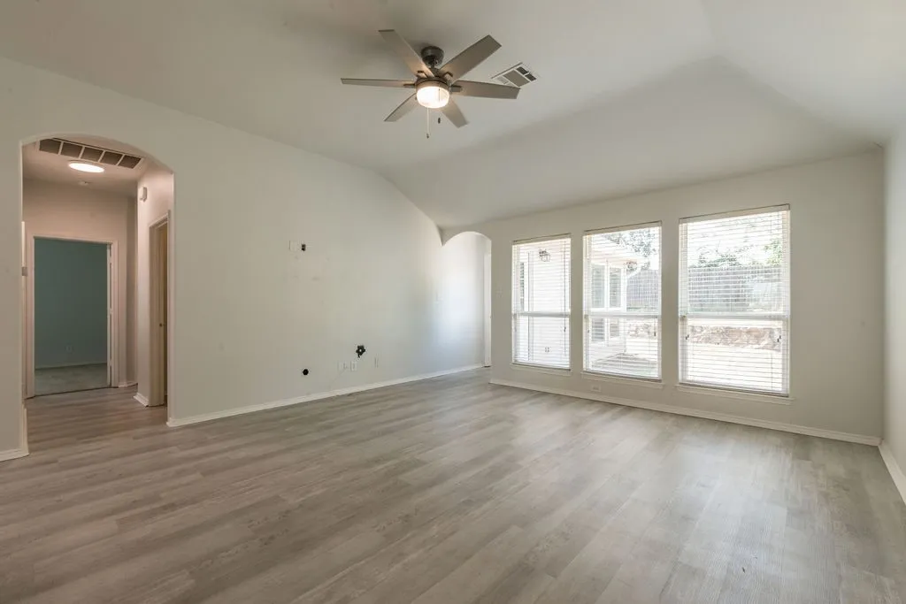 Single Family Residence For Rent in Johnson County , 912 Hidden Oaks Drive, Burleson, Texas 76028, 3 Bedroom, 2 Bathroom, 2 Garage spaces, 1,568 Sqft, built in 2008, mls#21394478, Real Estate Agent in Burleson, Homes For Rent in Johnson county, Homes For Rent in Burleson, Realtor in Burleson Texas, Real Estate Brokerage Independent Realty Texas, Luminita Cordes Realtor