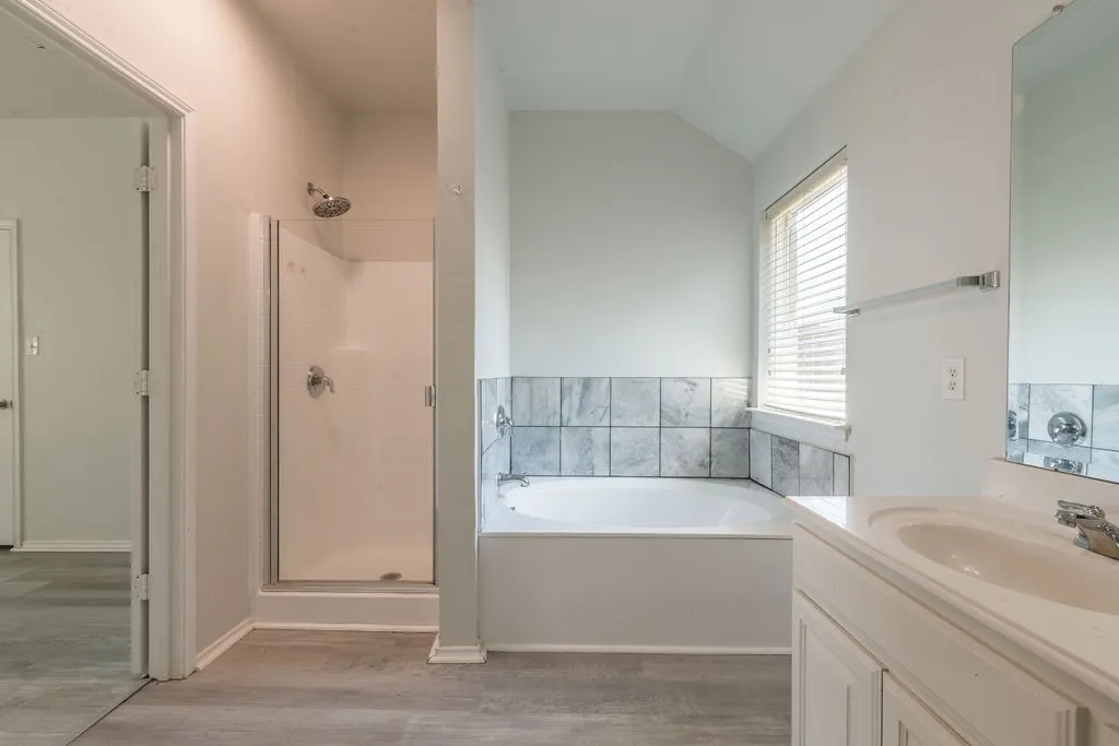 Single Family Residence For Rent in Johnson County , 912 Hidden Oaks Drive, Burleson, Texas 76028, 3 Bedroom, 2 Bathroom, 2 Garage spaces, 1,568 Sqft, built in 2008, mls#21394478, Real Estate Agent in Burleson, Homes For Rent in Johnson county, Homes For Rent in Burleson, Realtor in Burleson Texas, Real Estate Brokerage Independent Realty Texas, Luminita Cordes Realtor