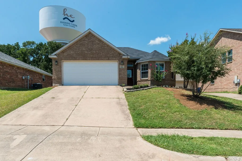 Single Family Residence For Rent in Johnson County , 912 Hidden Oaks Drive, Burleson, Texas 76028, 3 Bedroom, 2 Bathroom, 2 Garage spaces, 1,568 Sqft, built in 2008, mls#21394478, Real Estate Agent in Burleson, Homes For Rent in Johnson county, Homes For Rent in Burleson, Realtor in Burleson Texas, Real Estate Brokerage Independent Realty Texas, Luminita Cordes Realtor