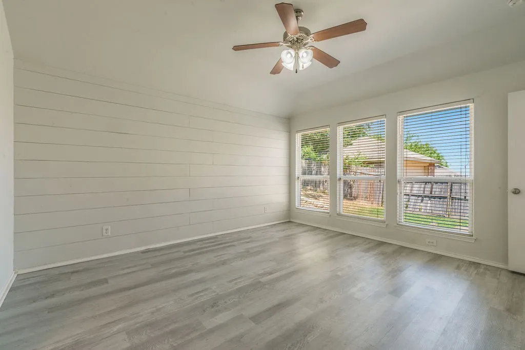 Single Family Residence For Rent in Johnson County , 912 Hidden Oaks Drive, Burleson, Texas 76028, 3 Bedroom, 2 Bathroom, 2 Garage spaces, 1,568 Sqft, built in 2008, mls#21394478, Real Estate Agent in Burleson, Homes For Rent in Johnson county, Homes For Rent in Burleson, Realtor in Burleson Texas, Real Estate Brokerage Independent Realty Texas, Luminita Cordes Realtor