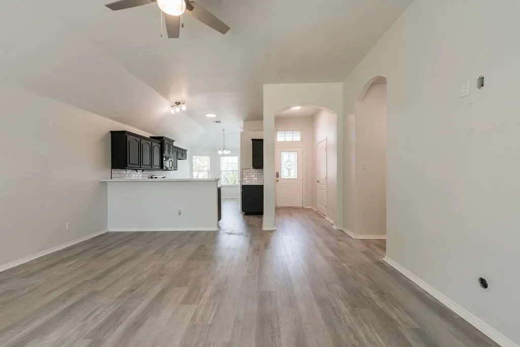 Single Family Residence For Rent in Johnson County , 912 Hidden Oaks Drive, Burleson, Texas 76028, 3 Bedroom, 2 Bathroom, 2 Garage spaces, 1,568 Sqft, built in 2008, mls#21394478, Real Estate Agent in Burleson, Homes For Rent in Johnson county, Homes For Rent in Burleson, Realtor in Burleson Texas, Real Estate Brokerage Independent Realty Texas, Luminita Cordes Realtor