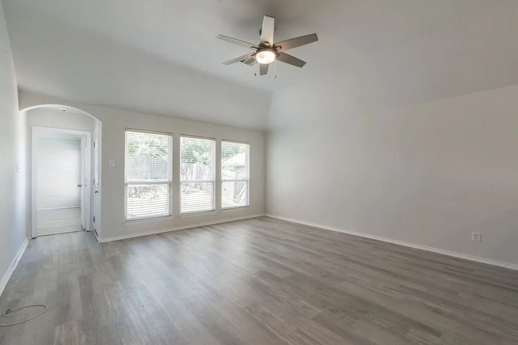 Single Family Residence For Rent in Johnson County , 912 Hidden Oaks Drive, Burleson, Texas 76028, 3 Bedroom, 2 Bathroom, 2 Garage spaces, 1,568 Sqft, built in 2008, mls#21394478, Real Estate Agent in Burleson, Homes For Rent in Johnson county, Homes For Rent in Burleson, Realtor in Burleson Texas, Real Estate Brokerage Independent Realty Texas, Luminita Cordes Realtor