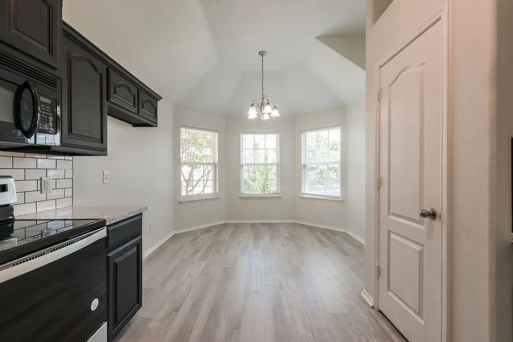 Single Family Residence For Rent in Johnson County , 912 Hidden Oaks Drive, Burleson, Texas 76028, 3 Bedroom, 2 Bathroom, 2 Garage spaces, 1,568 Sqft, built in 2008, mls#21394478, Real Estate Agent in Burleson, Homes For Rent in Johnson county, Homes For Rent in Burleson, Realtor in Burleson Texas, Real Estate Brokerage Independent Realty Texas, Luminita Cordes Realtor