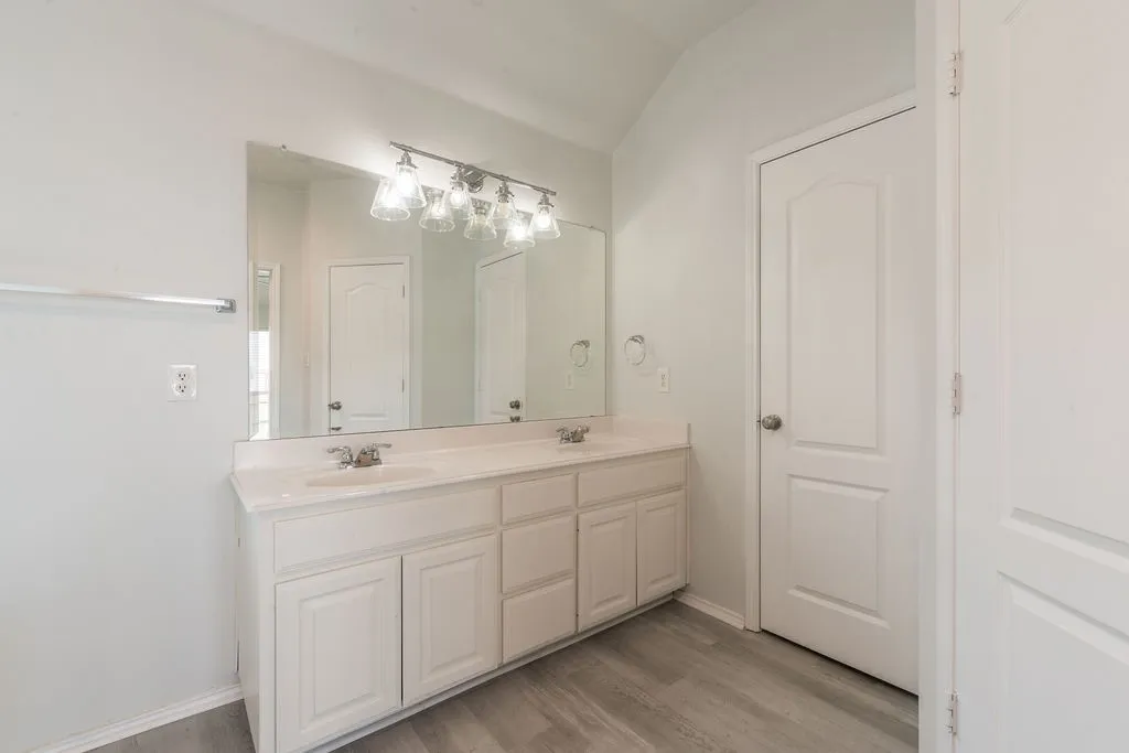 Single Family Residence For Rent in Johnson County , 912 Hidden Oaks Drive, Burleson, Texas 76028, 3 Bedroom, 2 Bathroom, 2 Garage spaces, 1,568 Sqft, built in 2008, mls#21394478, Real Estate Agent in Burleson, Homes For Rent in Johnson county, Homes For Rent in Burleson, Realtor in Burleson Texas, Real Estate Brokerage Independent Realty Texas, Luminita Cordes Realtor