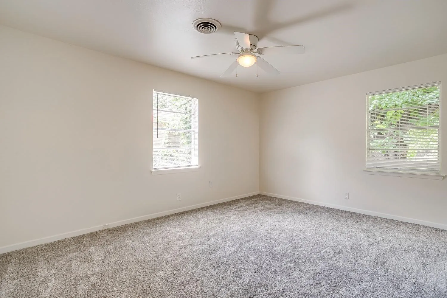 Single Family Residence For Rent in Johnson County , 128 SE Robert Street, Burleson, Texas 76028, 3 Bedroom, 2 Bathroom, 2 Garage spaces, 1,520 Sqft, built in 1961, mls#21409938, Real Estate Agent in Burleson, Homes For Rent in Johnson county, Homes For Rent in Burleson, Realtor in Burleson Texas, Real Estate Brokerage Independent Realty Texas, Luminita Cordes Realtor