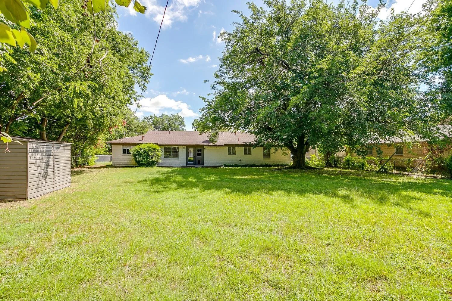 Single Family Residence For Rent in Johnson County , 128 SE Robert Street, Burleson, Texas 76028, 3 Bedroom, 2 Bathroom, 2 Garage spaces, 1,520 Sqft, built in 1961, mls#21409938, Real Estate Agent in Burleson, Homes For Rent in Johnson county, Homes For Rent in Burleson, Realtor in Burleson Texas, Real Estate Brokerage Independent Realty Texas, Luminita Cordes Realtor