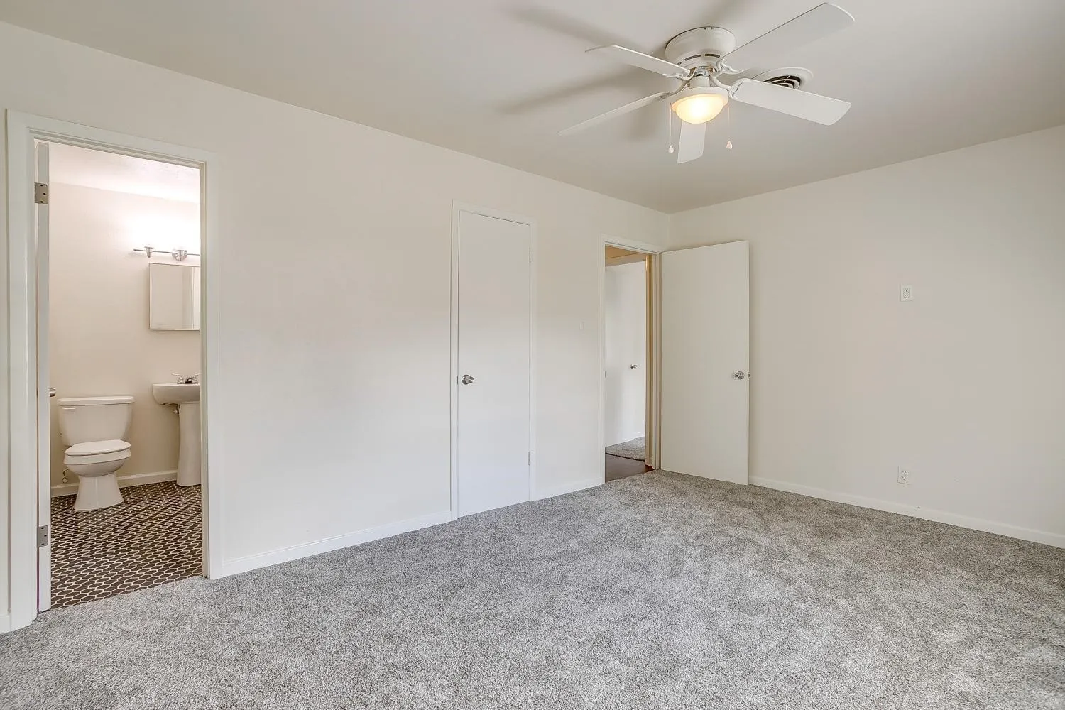 Single Family Residence For Rent in Johnson County , 128 SE Robert Street, Burleson, Texas 76028, 3 Bedroom, 2 Bathroom, 2 Garage spaces, 1,520 Sqft, built in 1961, mls#21409938, Real Estate Agent in Burleson, Homes For Rent in Johnson county, Homes For Rent in Burleson, Realtor in Burleson Texas, Real Estate Brokerage Independent Realty Texas, Luminita Cordes Realtor