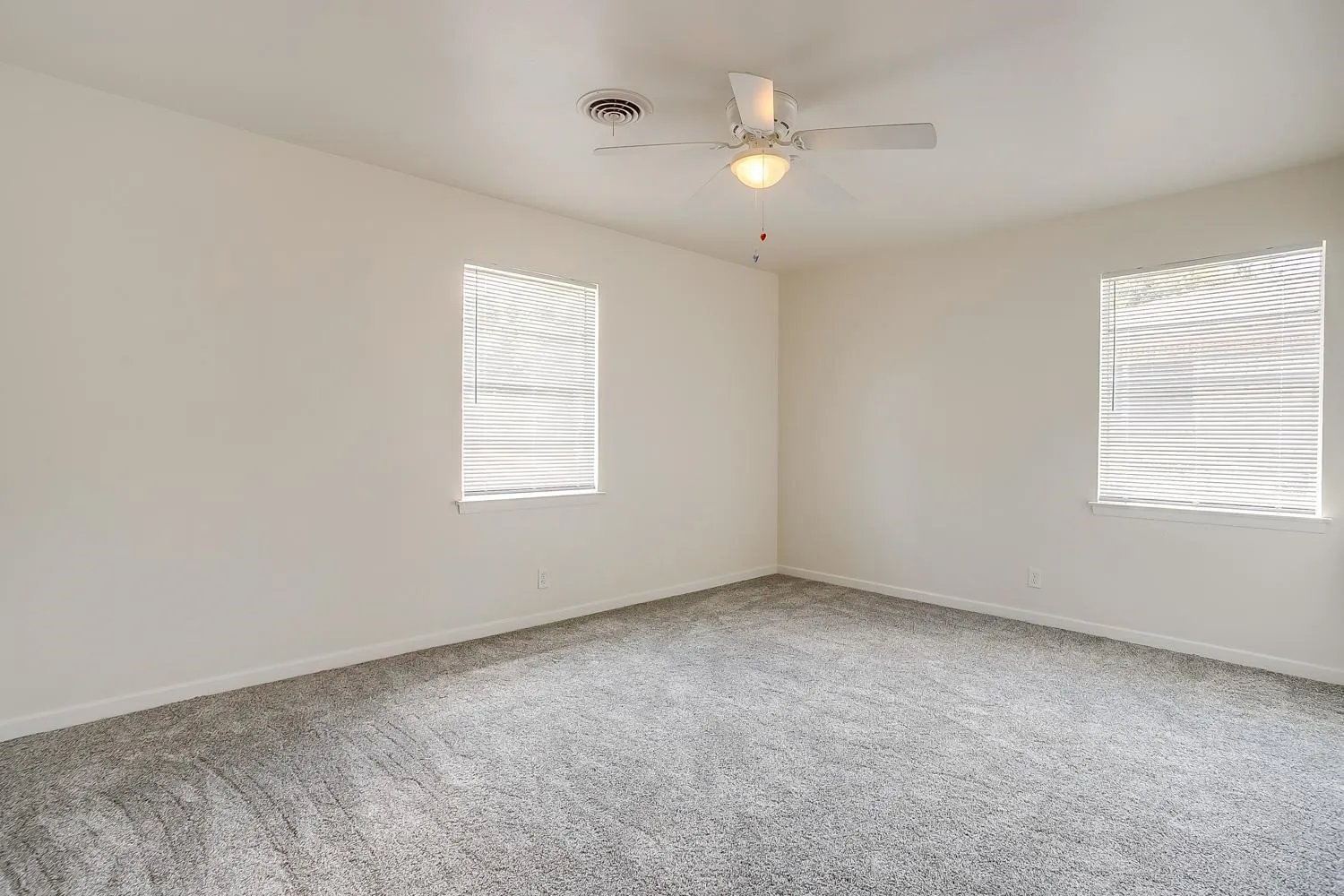 Single Family Residence For Rent in Johnson County , 128 SE Robert Street, Burleson, Texas 76028, 3 Bedroom, 2 Bathroom, 2 Garage spaces, 1,520 Sqft, built in 1961, mls#21409938, Real Estate Agent in Burleson, Homes For Rent in Johnson county, Homes For Rent in Burleson, Realtor in Burleson Texas, Real Estate Brokerage Independent Realty Texas, Luminita Cordes Realtor