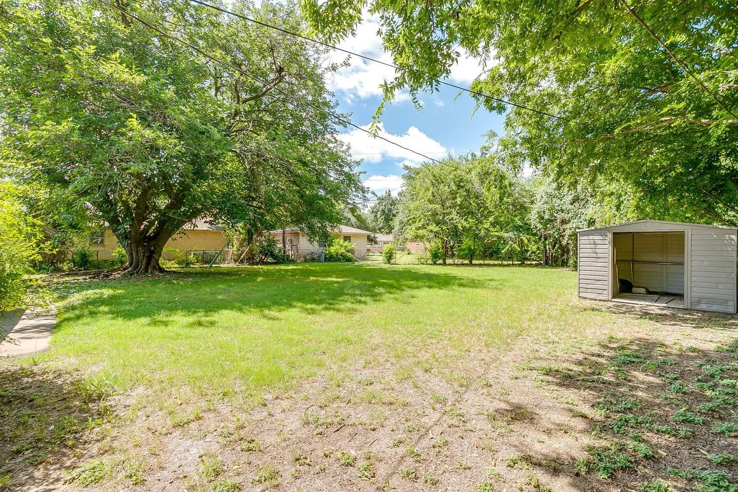 Single Family Residence For Rent in Johnson County , 128 SE Robert Street, Burleson, Texas 76028, 3 Bedroom, 2 Bathroom, 2 Garage spaces, 1,520 Sqft, built in 1961, mls#21409938, Real Estate Agent in Burleson, Homes For Rent in Johnson county, Homes For Rent in Burleson, Realtor in Burleson Texas, Real Estate Brokerage Independent Realty Texas, Luminita Cordes Realtor