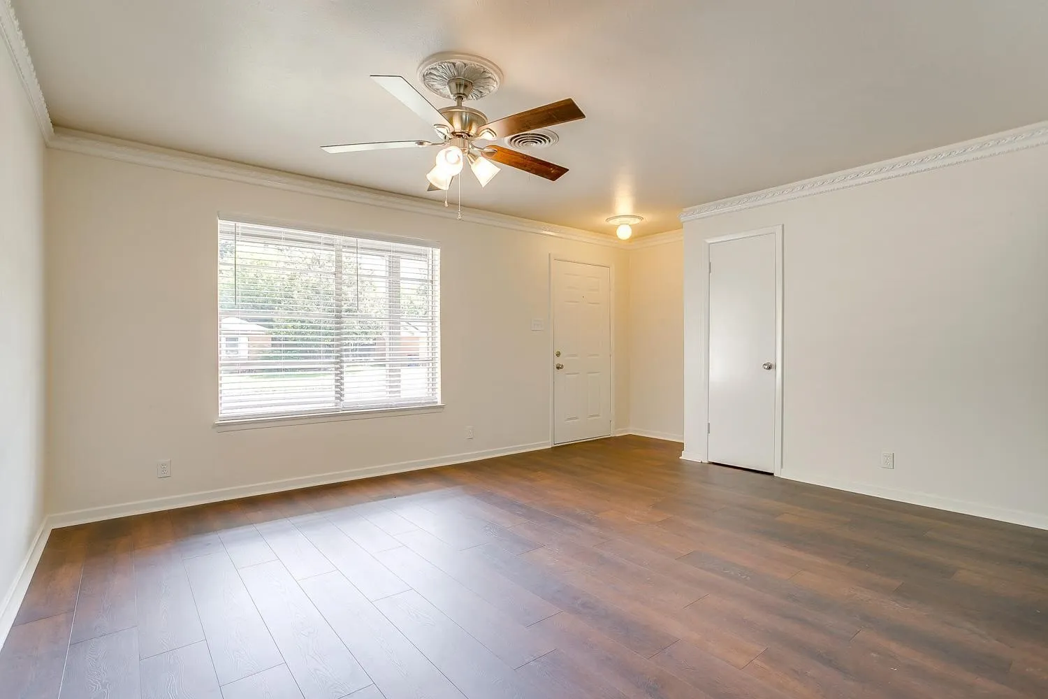 Single Family Residence For Rent in Johnson County , 128 SE Robert Street, Burleson, Texas 76028, 3 Bedroom, 2 Bathroom, 2 Garage spaces, 1,520 Sqft, built in 1961, mls#21409938, Real Estate Agent in Burleson, Homes For Rent in Johnson county, Homes For Rent in Burleson, Realtor in Burleson Texas, Real Estate Brokerage Independent Realty Texas, Luminita Cordes Realtor