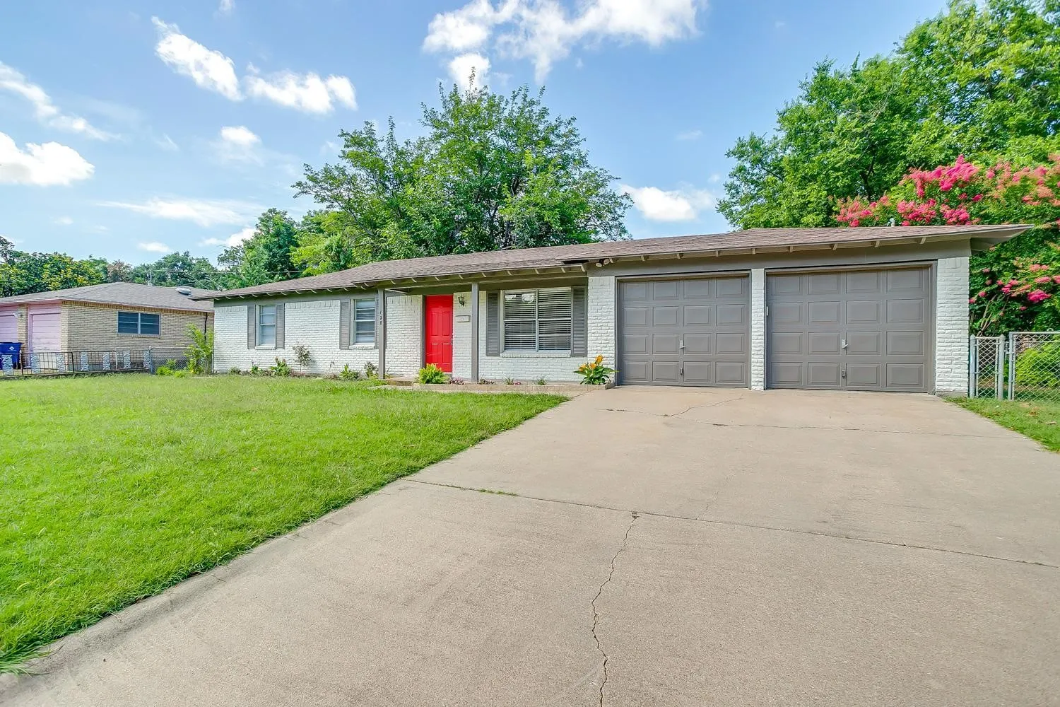 Single Family Residence For Rent in Johnson County , 128 SE Robert Street, Burleson, Texas 76028, 3 Bedroom, 2 Bathroom, 2 Garage spaces, 1,520 Sqft, built in 1961, mls#21409938, Real Estate Agent in Burleson, Homes For Rent in Johnson county, Homes For Rent in Burleson, Realtor in Burleson Texas, Real Estate Brokerage Independent Realty Texas, Luminita Cordes Realtor