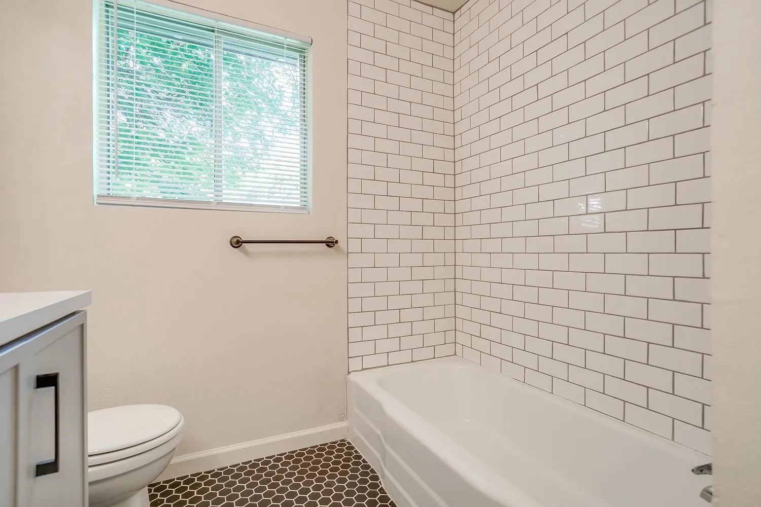 Single Family Residence For Rent in Johnson County , 128 SE Robert Street, Burleson, Texas 76028, 3 Bedroom, 2 Bathroom, 2 Garage spaces, 1,520 Sqft, built in 1961, mls#21409938, Real Estate Agent in Burleson, Homes For Rent in Johnson county, Homes For Rent in Burleson, Realtor in Burleson Texas, Real Estate Brokerage Independent Realty Texas, Luminita Cordes Realtor