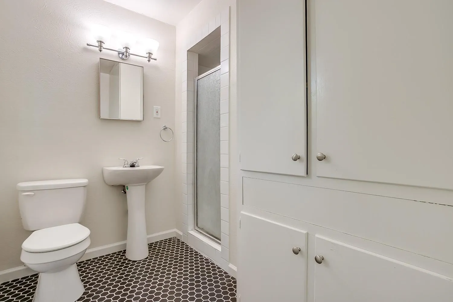 Single Family Residence For Rent in Johnson County , 128 SE Robert Street, Burleson, Texas 76028, 3 Bedroom, 2 Bathroom, 2 Garage spaces, 1,520 Sqft, built in 1961, mls#21409938, Real Estate Agent in Burleson, Homes For Rent in Johnson county, Homes For Rent in Burleson, Realtor in Burleson Texas, Real Estate Brokerage Independent Realty Texas, Luminita Cordes Realtor