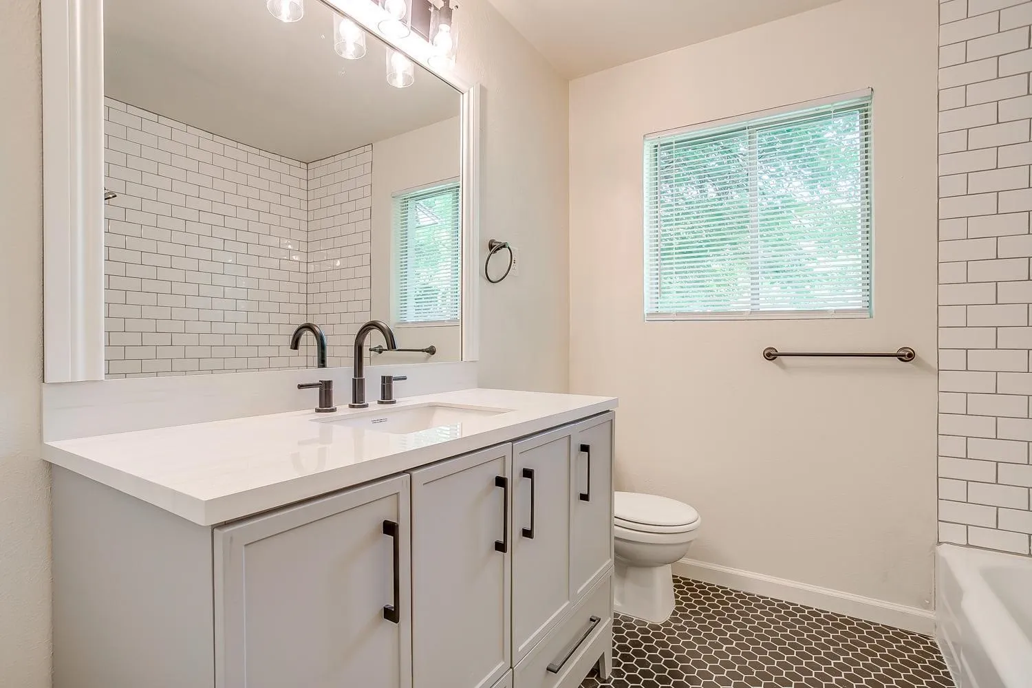 Single Family Residence For Rent in Johnson County , 128 SE Robert Street, Burleson, Texas 76028, 3 Bedroom, 2 Bathroom, 2 Garage spaces, 1,520 Sqft, built in 1961, mls#21409938, Real Estate Agent in Burleson, Homes For Rent in Johnson county, Homes For Rent in Burleson, Realtor in Burleson Texas, Real Estate Brokerage Independent Realty Texas, Luminita Cordes Realtor