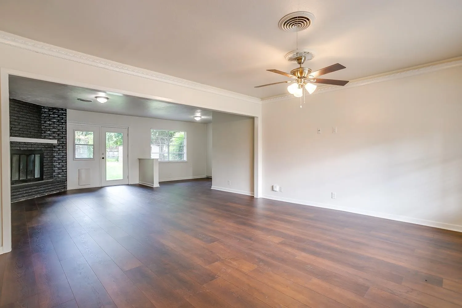 Single Family Residence For Rent in Johnson County , 128 SE Robert Street, Burleson, Texas 76028, 3 Bedroom, 2 Bathroom, 2 Garage spaces, 1,520 Sqft, built in 1961, mls#21409938, Real Estate Agent in Burleson, Homes For Rent in Johnson county, Homes For Rent in Burleson, Realtor in Burleson Texas, Real Estate Brokerage Independent Realty Texas, Luminita Cordes Realtor