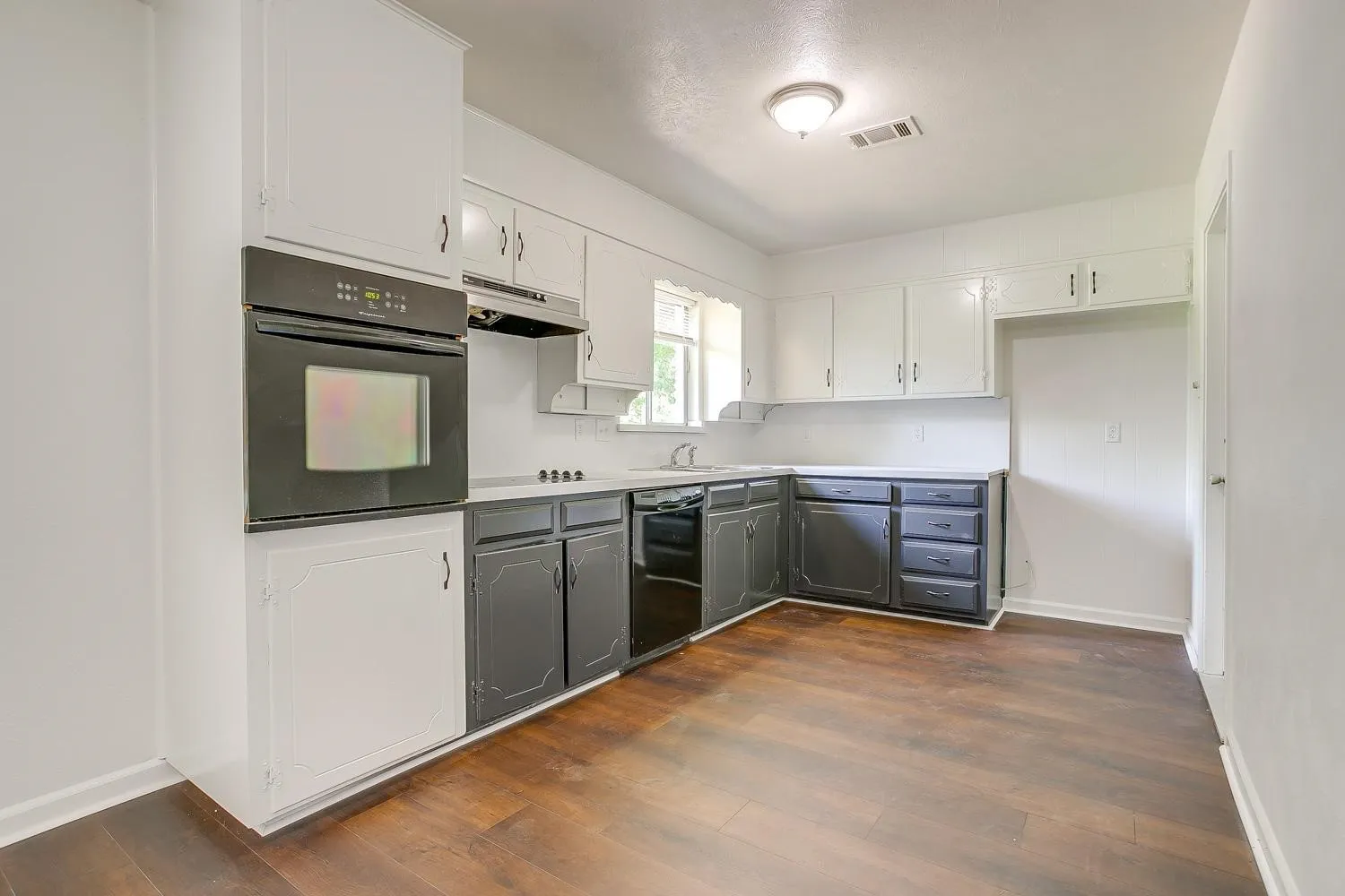 Single Family Residence For Rent in Johnson County , 128 SE Robert Street, Burleson, Texas 76028, 3 Bedroom, 2 Bathroom, 2 Garage spaces, 1,520 Sqft, built in 1961, mls#21409938, Real Estate Agent in Burleson, Homes For Rent in Johnson county, Homes For Rent in Burleson, Realtor in Burleson Texas, Real Estate Brokerage Independent Realty Texas, Luminita Cordes Realtor