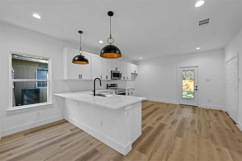 Single Family Residence For Rent in Dallas County , 5424 Bourquin Street, Dallas, Texas 75210, 4 Bedroom, 2 Bathroom, Garage spaces, 1,550 Sqft, built in 2025, mls#21409941, Real Estate Agent in Dallas, Homes For Rent in Dallas county, Homes For Rent in Dallas, Realtor in Dallas Texas, Real Estate Brokerage Independent Realty Texas, Luminita Cordes Realtor