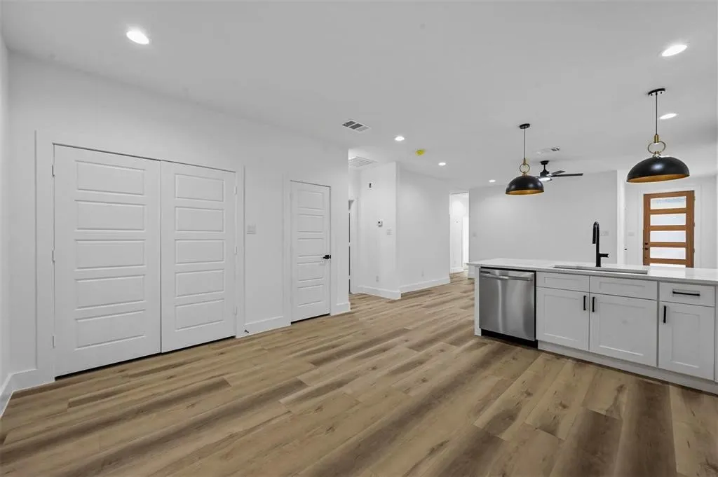 Single Family Residence For Rent in Dallas County , 5424 Bourquin Street, Dallas, Texas 75210, 4 Bedroom, 2 Bathroom, Garage spaces, 1,550 Sqft, built in 2025, mls#21409941, Real Estate Agent in Dallas, Homes For Rent in Dallas county, Homes For Rent in Dallas, Realtor in Dallas Texas, Real Estate Brokerage Independent Realty Texas, Luminita Cordes Realtor