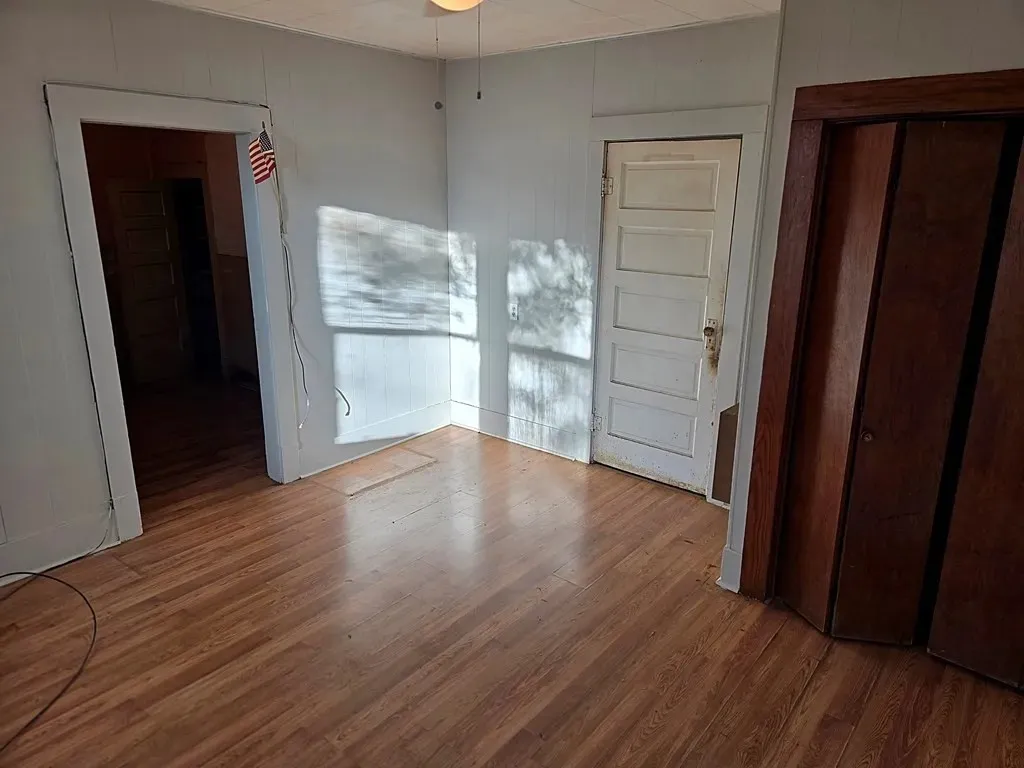 Single Family Residence For Rent in Red River (TX) County , 809 W 3rd Street, Clarksville, Texas 75426, 3 Bedroom, 1 Bathroom, Garage spaces, 1,257 Sqft, built in 1931, mls#21409930, Real Estate Agent in Clarksville, Homes For Rent in Red River (TX) county, Homes For Rent in Clarksville, Realtor in Clarksville Texas, Real Estate Brokerage Independent Realty Texas, Luminita Cordes Realtor