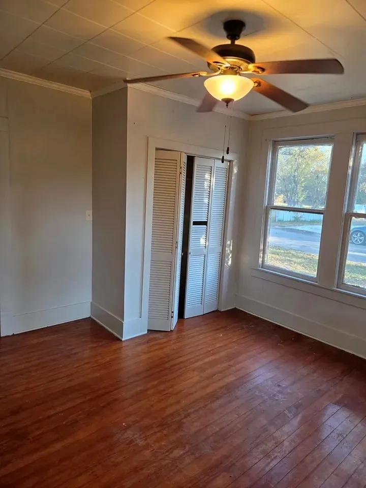 Single Family Residence For Rent in Red River (TX) County , 809 W 3rd Street, Clarksville, Texas 75426, 3 Bedroom, 1 Bathroom, Garage spaces, 1,257 Sqft, built in 1931, mls#21409930, Real Estate Agent in Clarksville, Homes For Rent in Red River (TX) county, Homes For Rent in Clarksville, Realtor in Clarksville Texas, Real Estate Brokerage Independent Realty Texas, Luminita Cordes Realtor