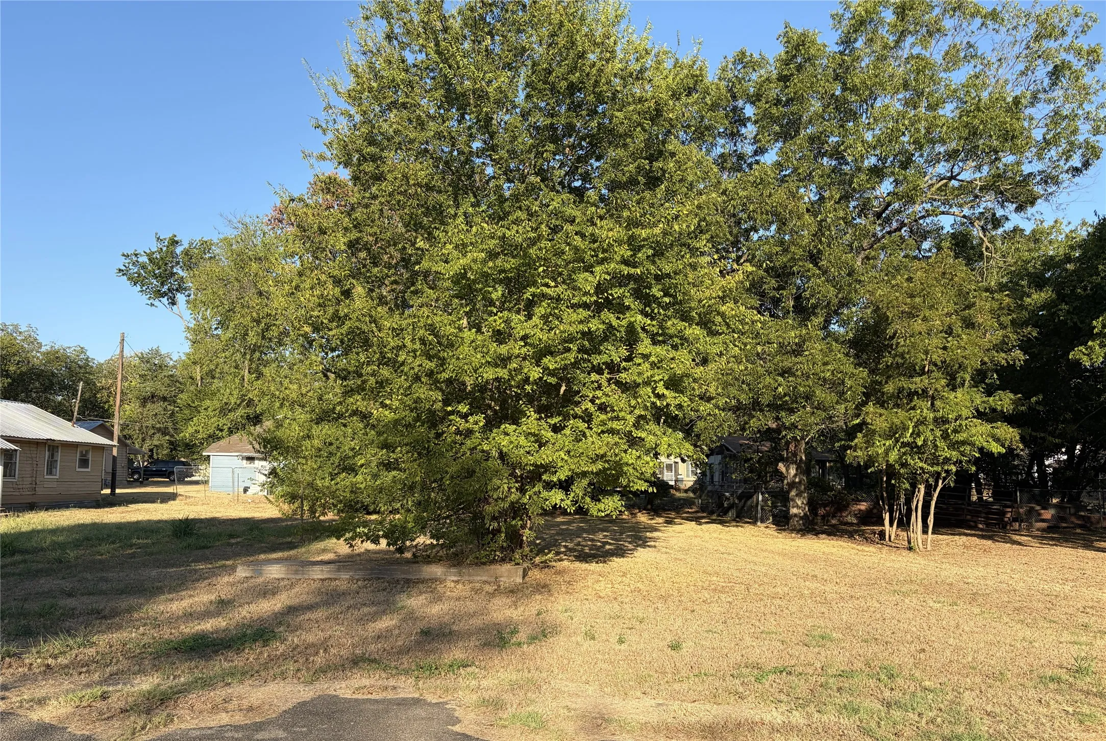 Improved Land For Sale in Hunt County , 1503 Dixie Street, Commerce, Texas 75428, 0, 0, Garage spaces, 0 Sqft, built in 0, mls#21409932, Real Estate Agent in Commerce, Homes For Sale in Hunt county, Homes For Sale in Commerce, Realtor in Commerce Texas, Real Estate Brokerage Independent Realty Texas, Luminita Cordes Realtor