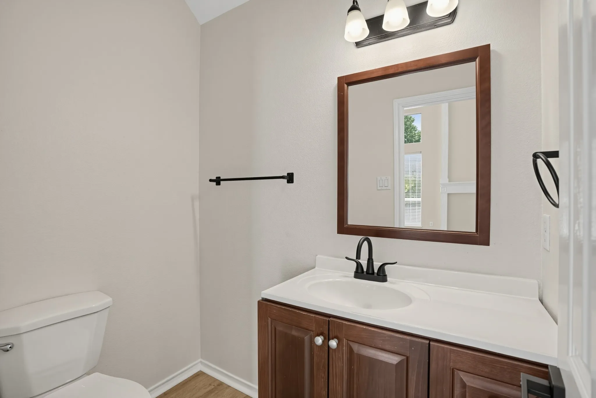 Single Family Residence For Sale in Dallas County , 6408 Canyon Lake Drive, Dallas, Texas 75249, 4 Bedroom, 4 Bathroom, 2 Garage spaces, 3,339 Sqft, built in 2001, mls#21409948, Real Estate Agent in Dallas, Homes For Sale in Dallas county, Homes For Sale in Dallas, Realtor in Dallas Texas, Real Estate Brokerage Independent Realty Texas, Luminita Cordes Realtor